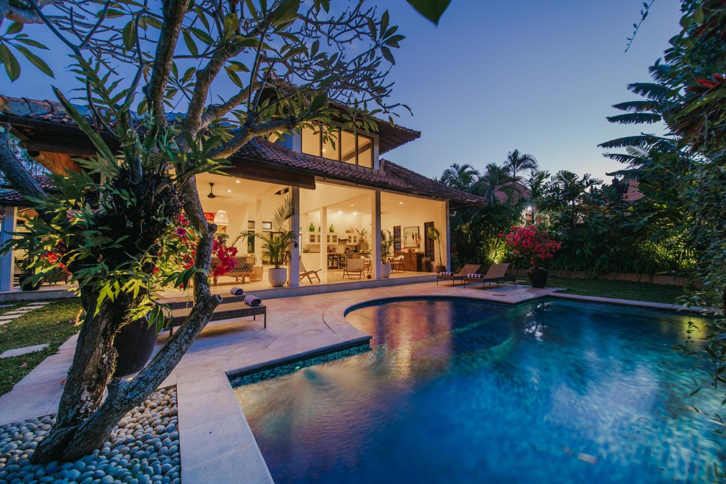 Villa Delapan Seminyak