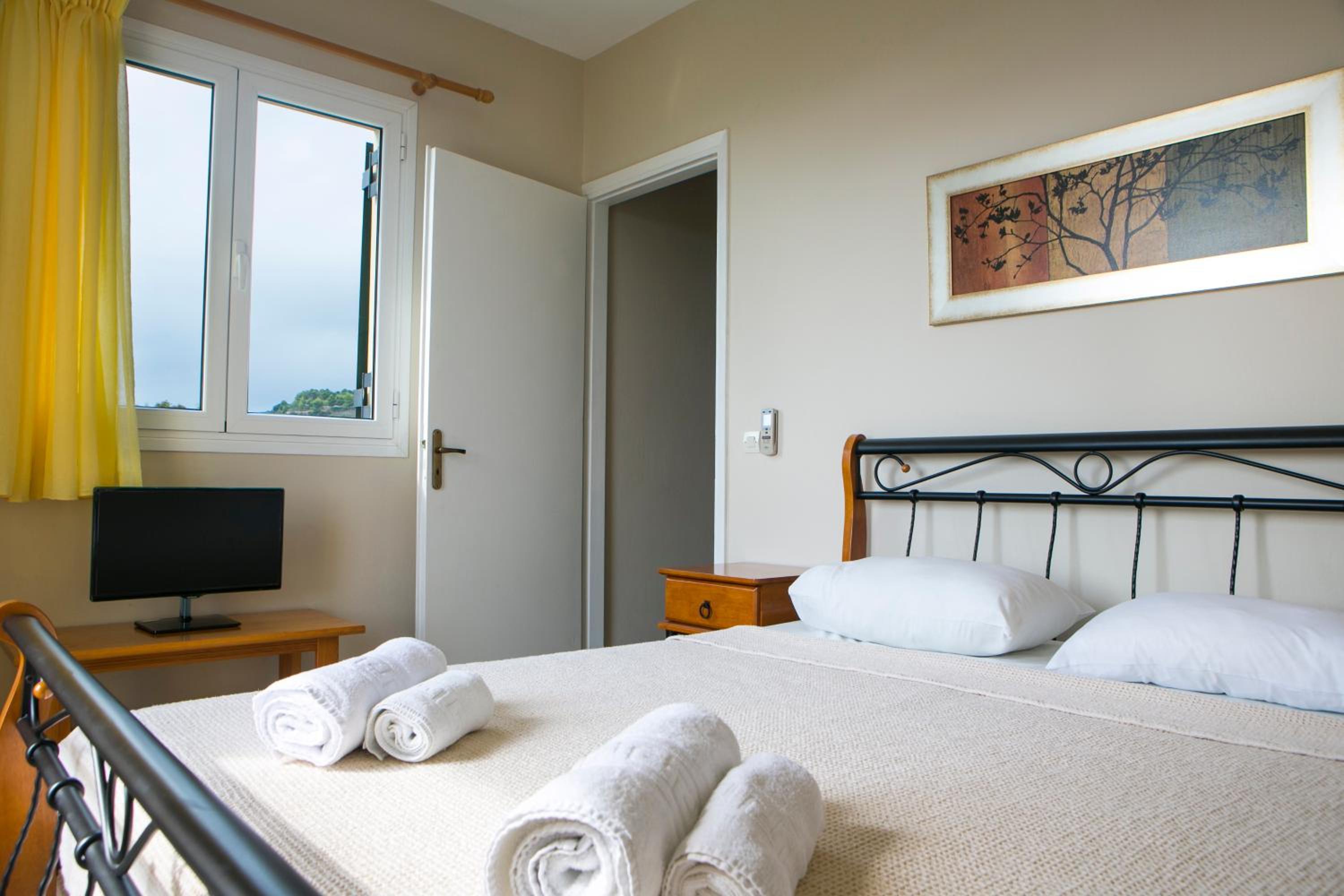 Irena Studios & Apartments