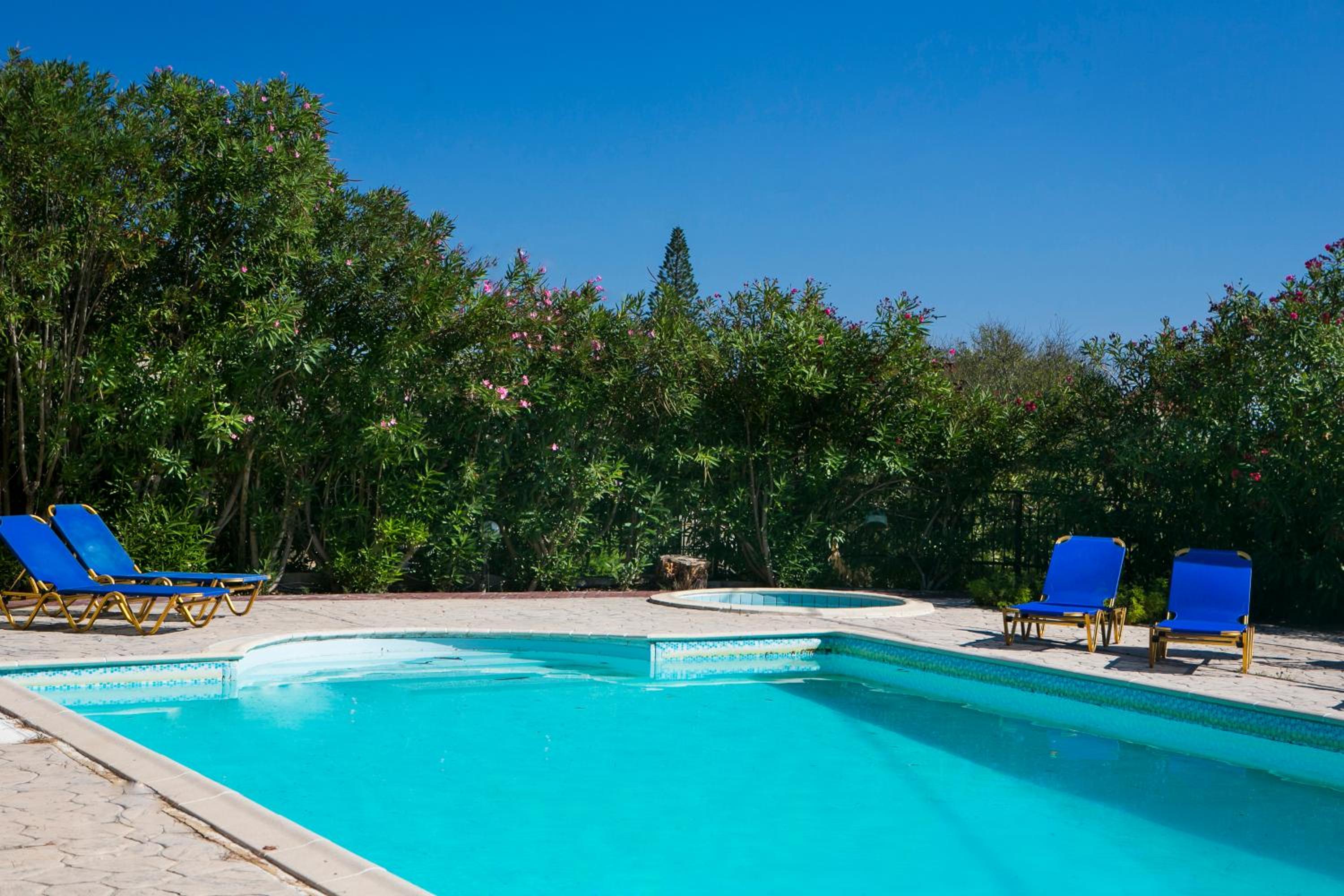 Irena Studios & Apartments