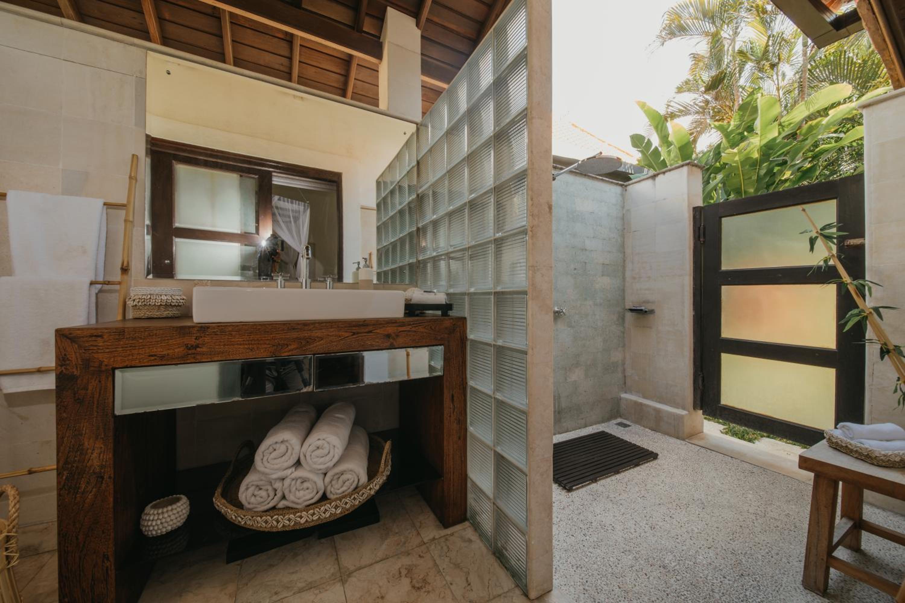 Villa Delapan Seminyak