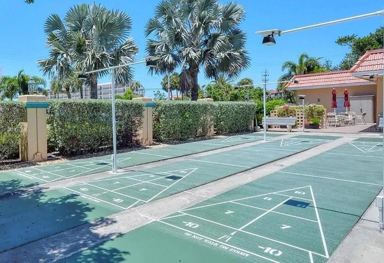 5 min walk to #1 beach in America Canal View