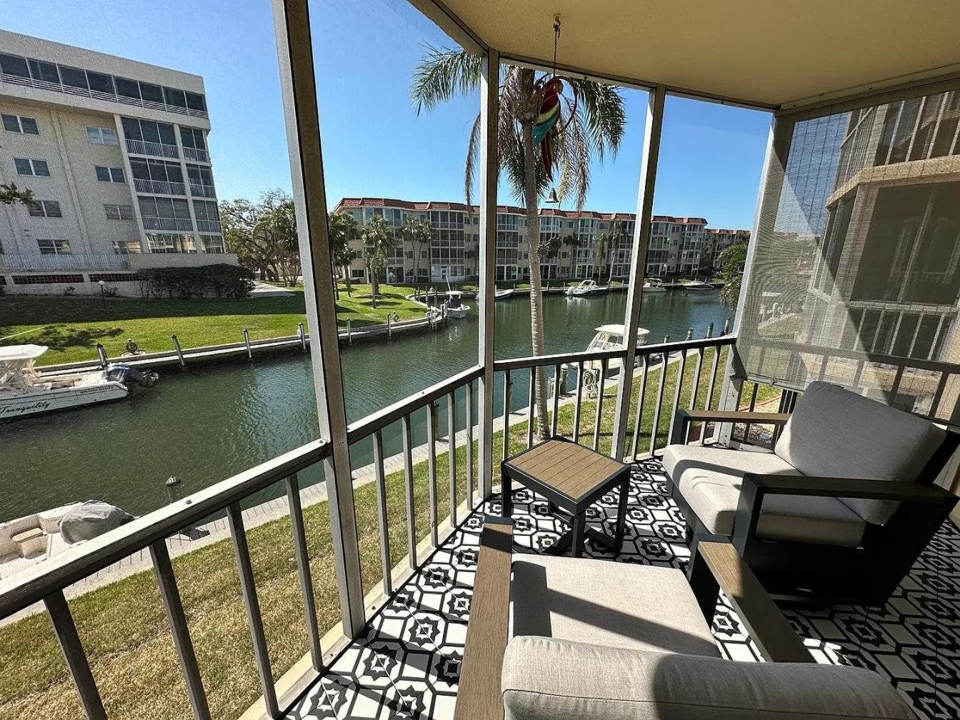 5 min walk to #1 beach in America Canal View