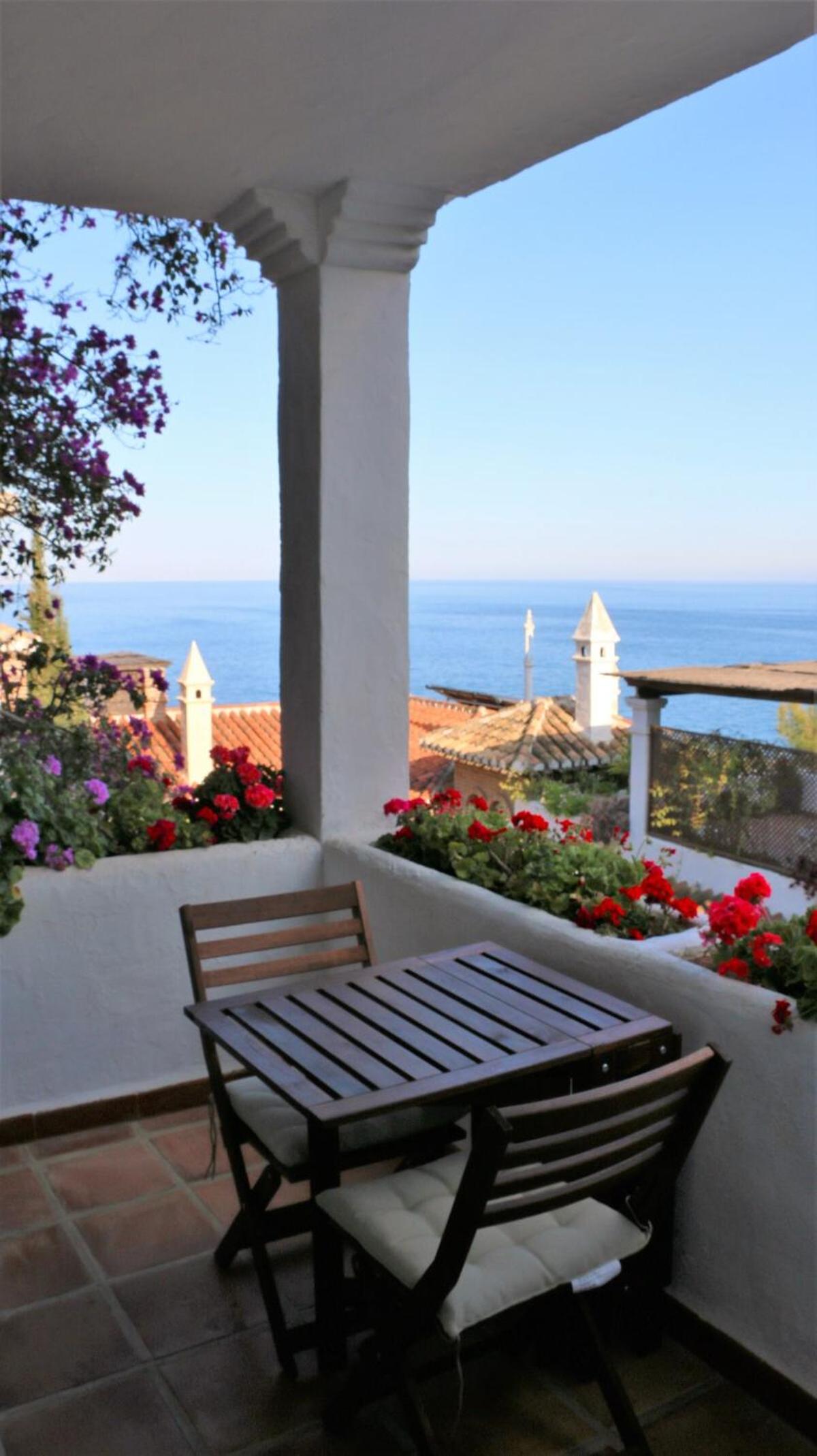 Charming idyllic sea view house
