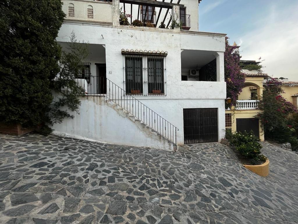 Charming idyllic sea view house