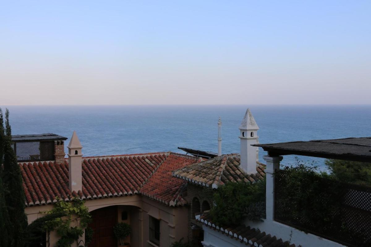 Charming idyllic sea view house