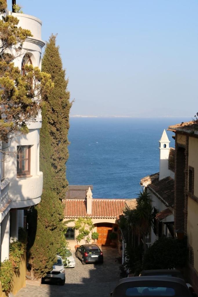 Charming idyllic sea view house