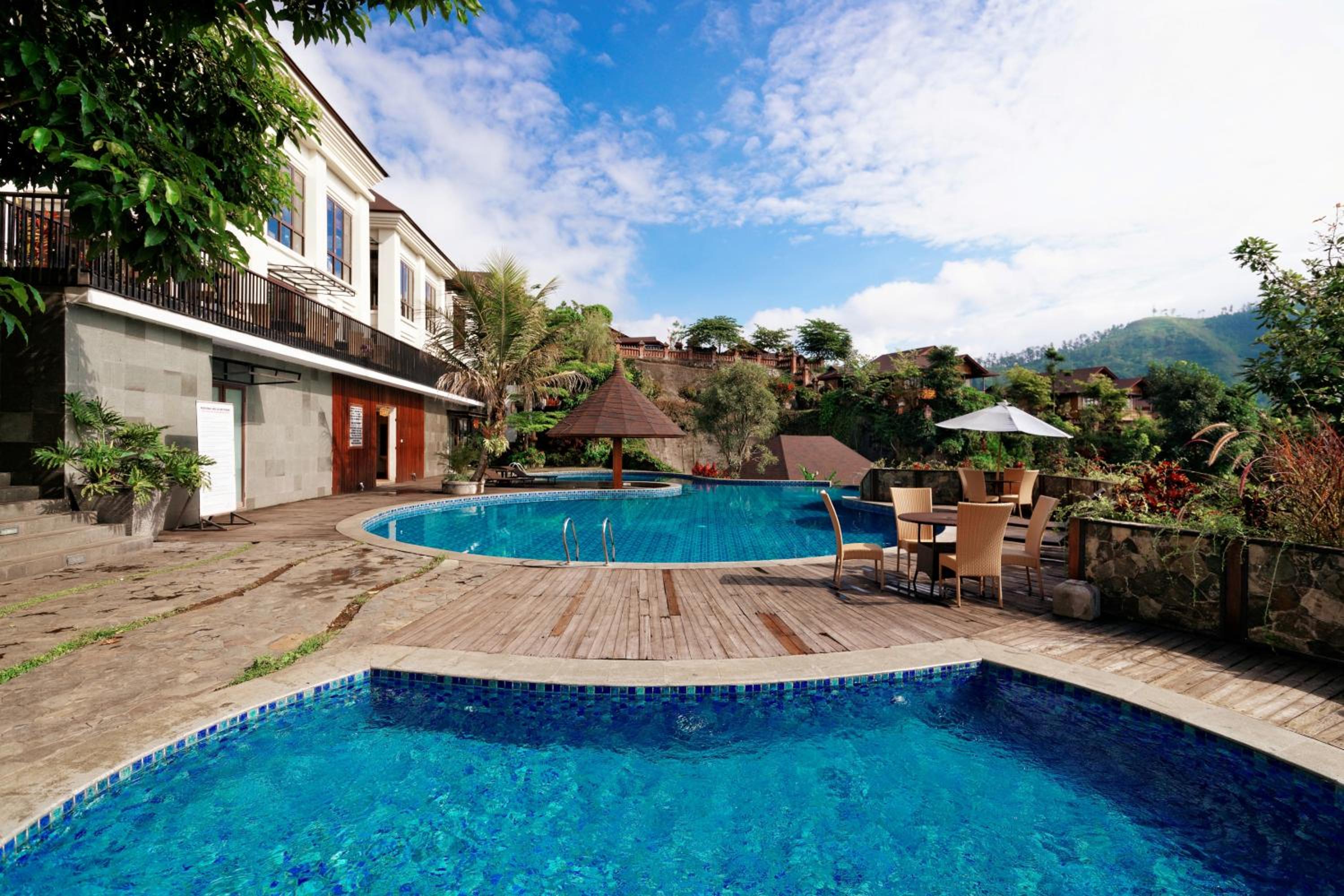 Jambuluwuk Convention Hall & Resort Batu