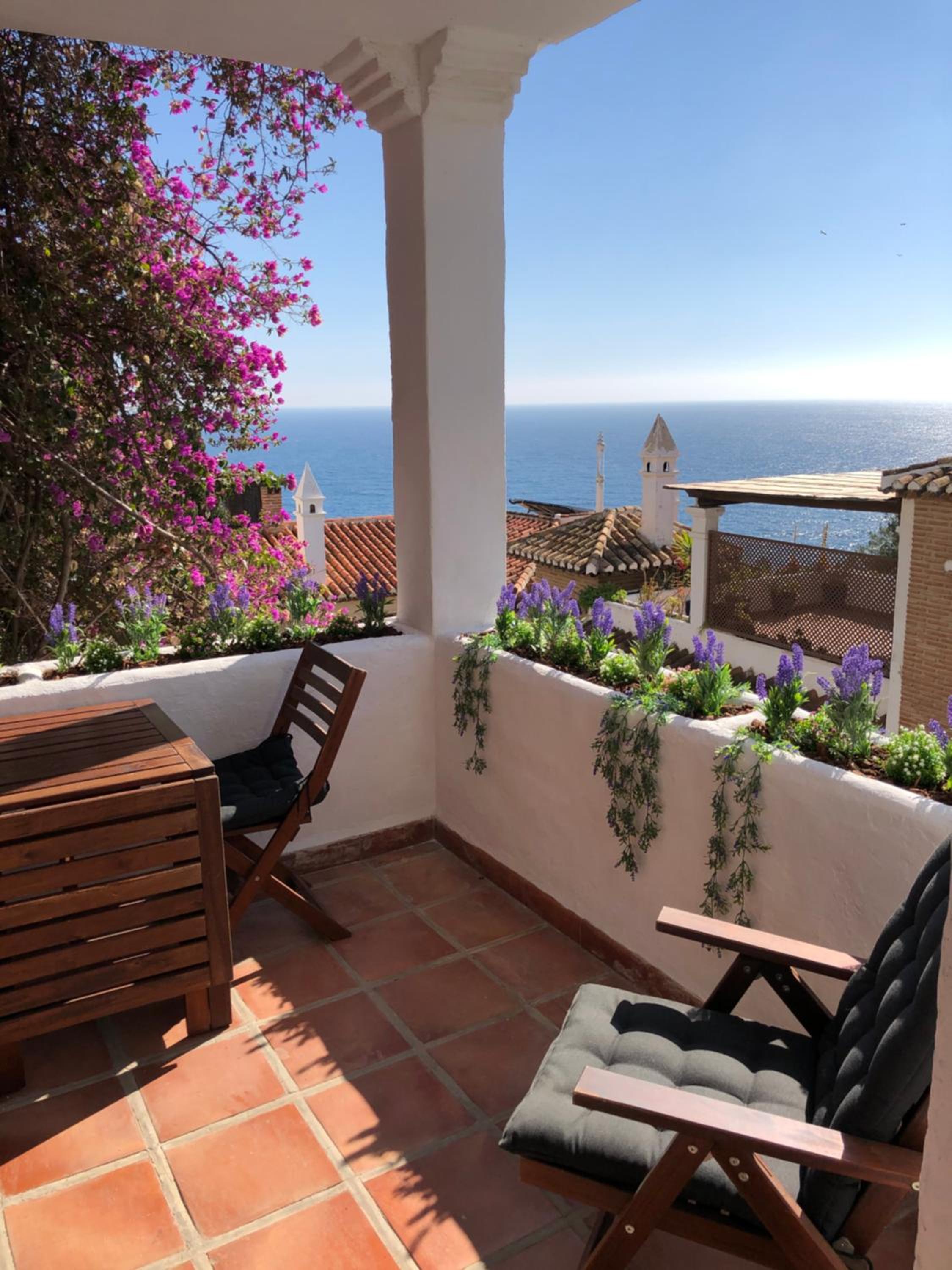 Charming idyllic sea view house