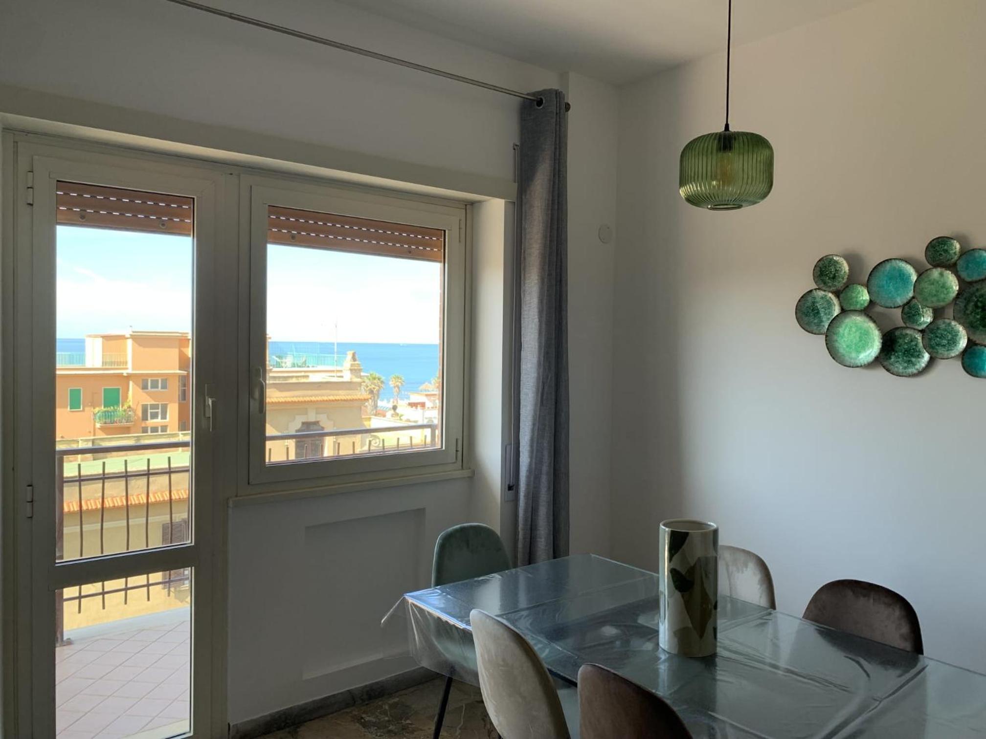 Pontile di Ostia Rutilio Namaziano Flat