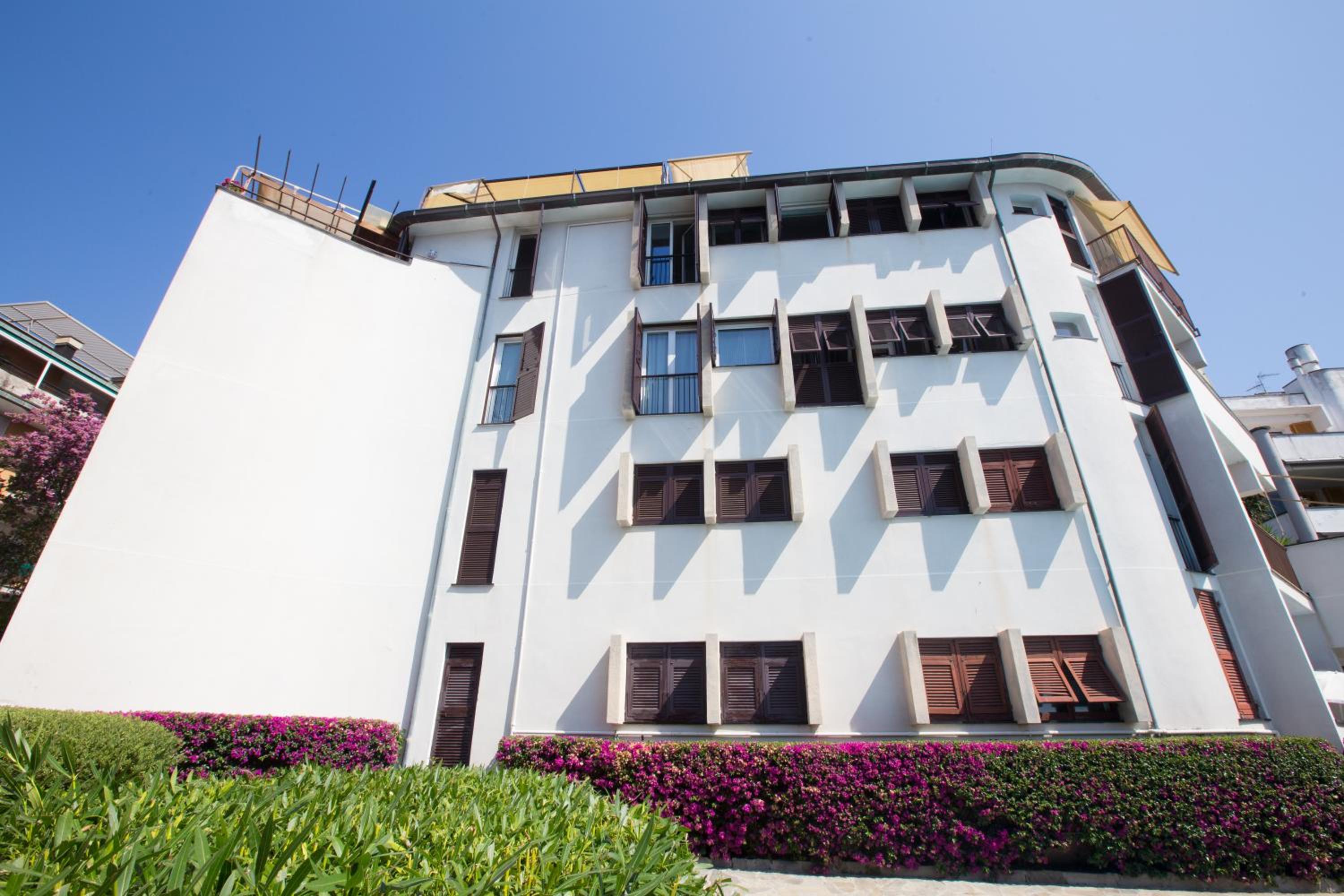 WELCOME RIVIERA Nautilus 11- vista mare-posto macchina individuale-ONLY ONE CAR-piscina condominiale estiva-attrezzatissimo