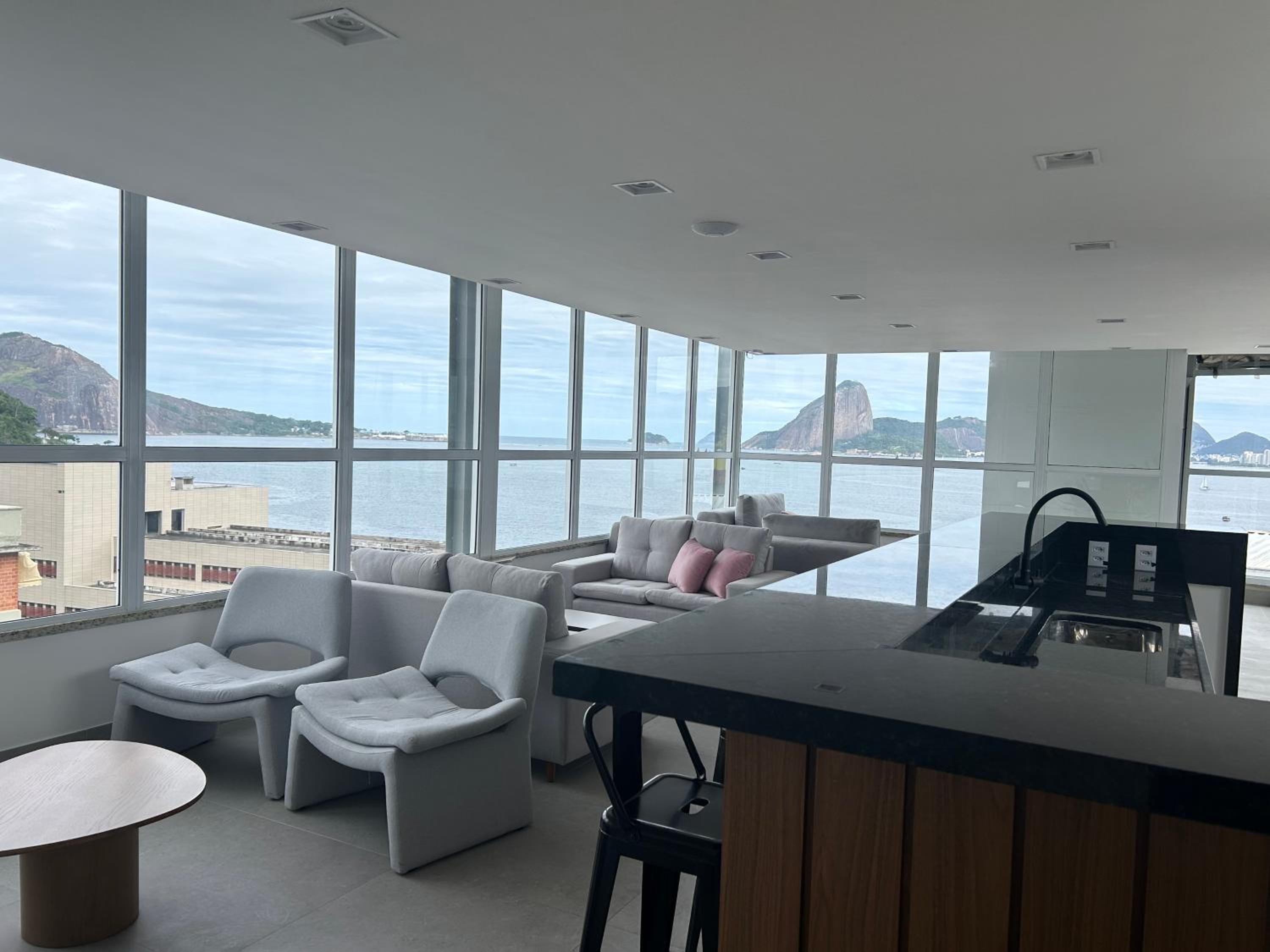 Uni Home 113 - COM ESTACIONAMENTO GRATUITO - Studio moderno e novo perto do MAC - Boa Viagem