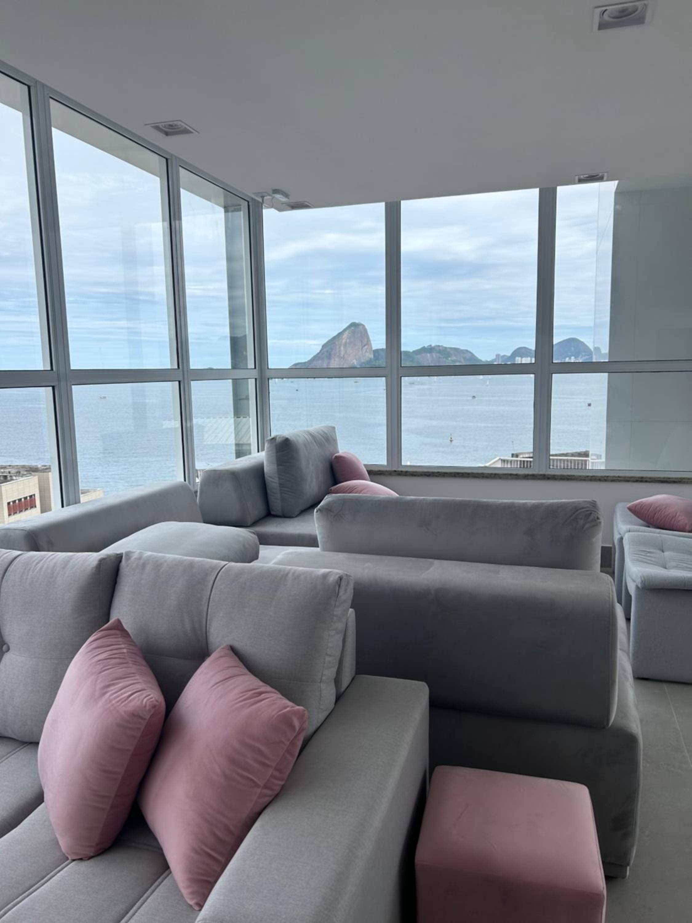 Uni Home 113 - COM ESTACIONAMENTO GRATUITO - Studio moderno e novo perto do MAC - Boa Viagem