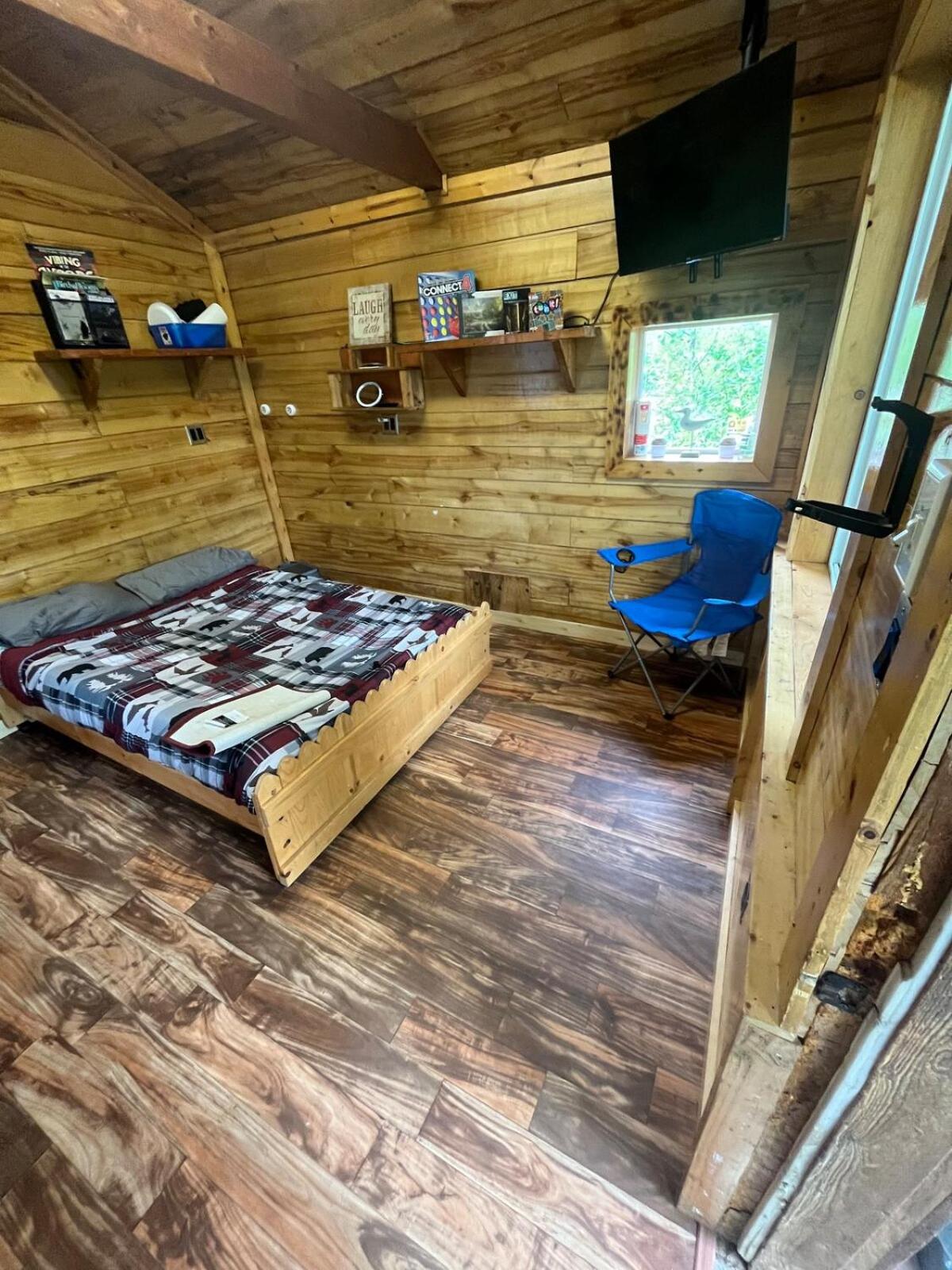 Bass Farm Twin Lakes Couples Dry Cabin