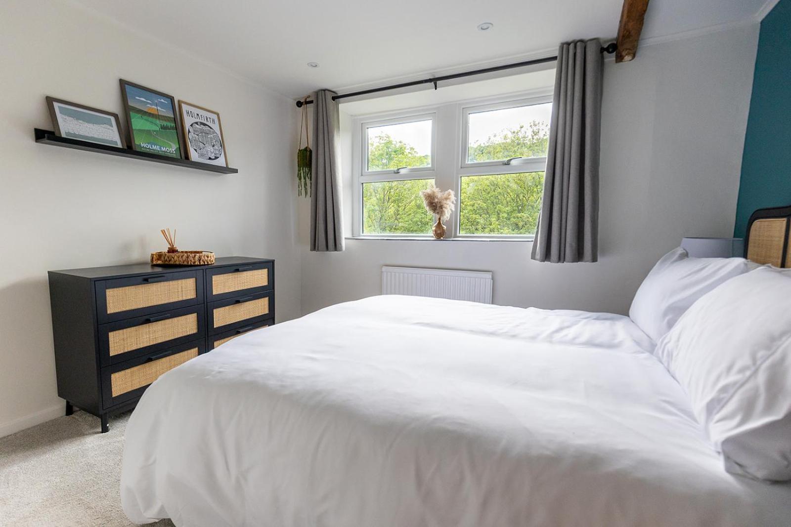 OLD WEAVERS COTTAGE - Charming Historic Weavers Cottage in Holmfirth, West Yorkshire