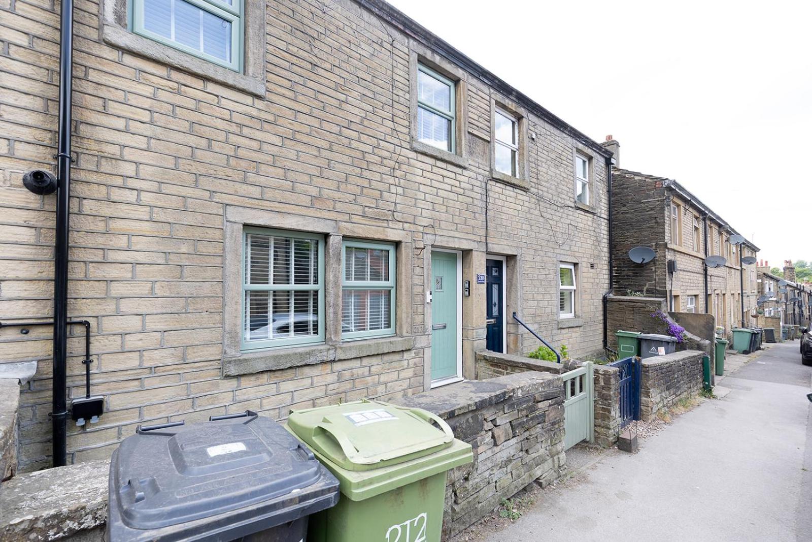 OLD WEAVERS COTTAGE - Charming Historic Weavers Cottage in Holmfirth, West Yorkshire
