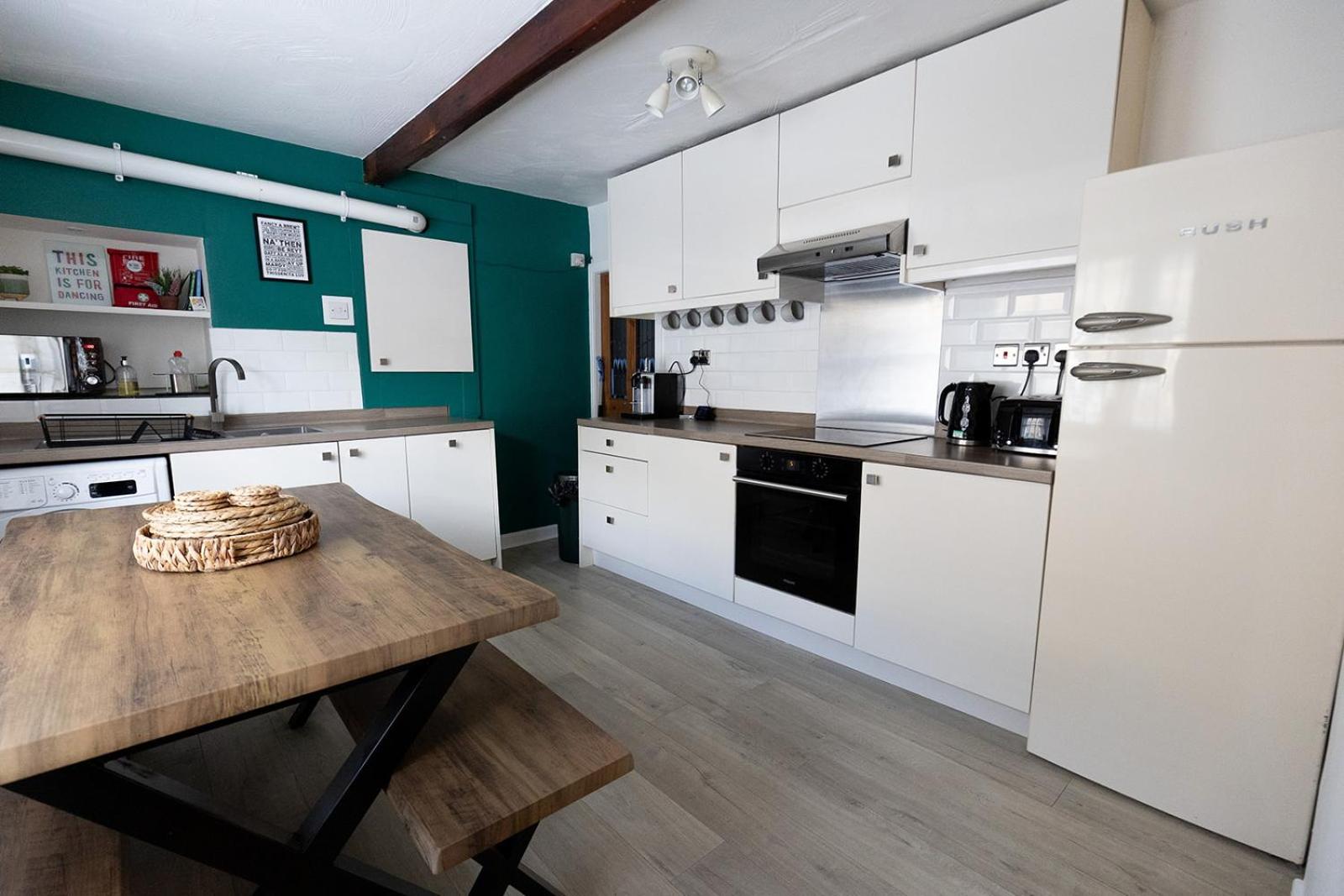 OLD WEAVERS COTTAGE - Charming Historic Weavers Cottage in Holmfirth, West Yorkshire