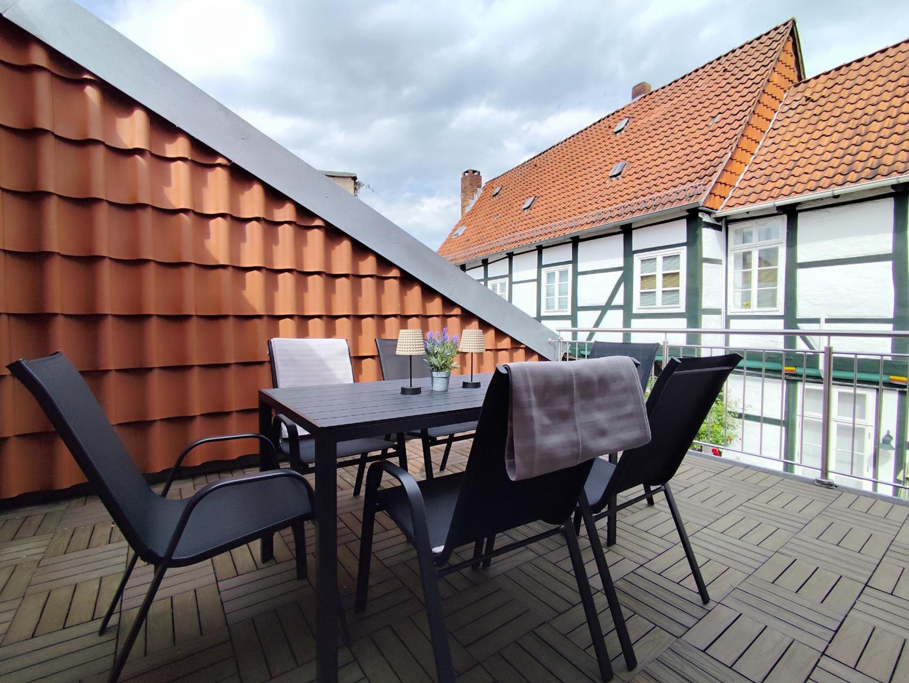 ApartZ - Celle Altstadt - bis 9 Personen Ideal für Familien und Gruppen, 3 SZ, 2 Bäder, Infrarotsauna, inklusive Parkplatz, Dachterrasse