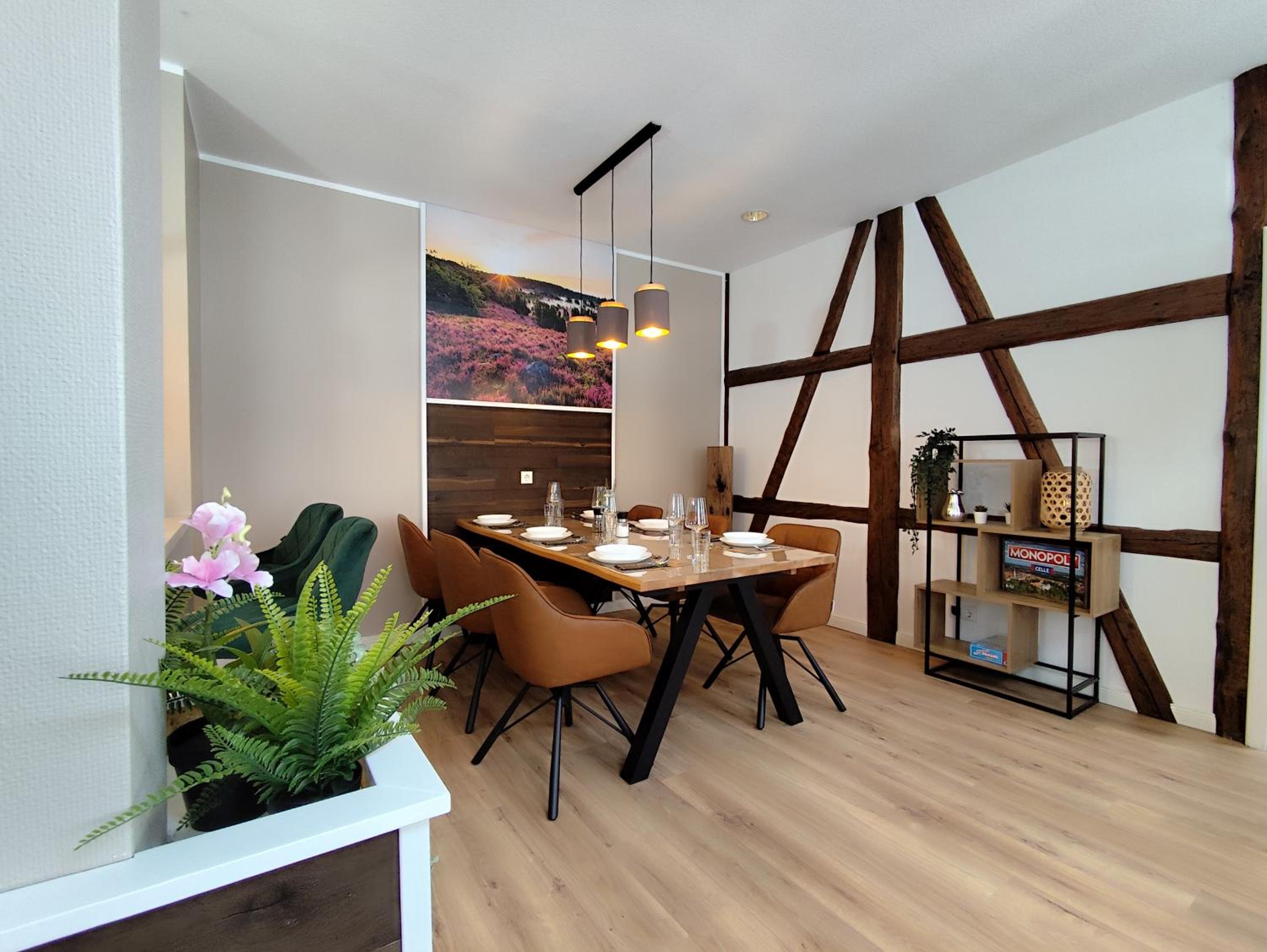ApartZ - Celle Altstadt - bis 9 Personen Ideal für Familien und Gruppen, 3 SZ, 2 Bäder, Infrarotsauna, inklusive Parkplatz, Dachterrasse