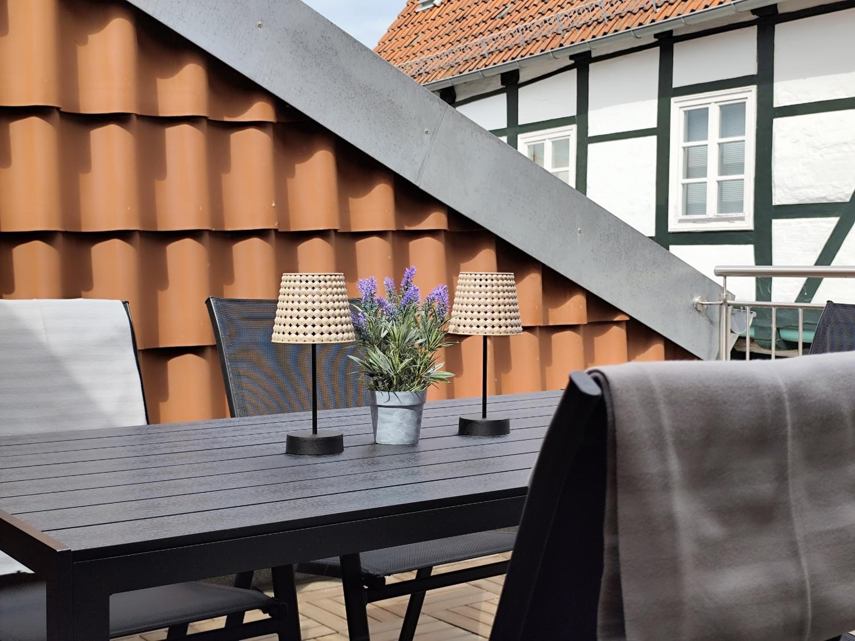 ApartZ - Celle Altstadt - bis 9 Personen Ideal für Familien und Gruppen, 3 SZ, 2 Bäder, Infrarotsauna, inklusive Parkplatz, Dachterrasse