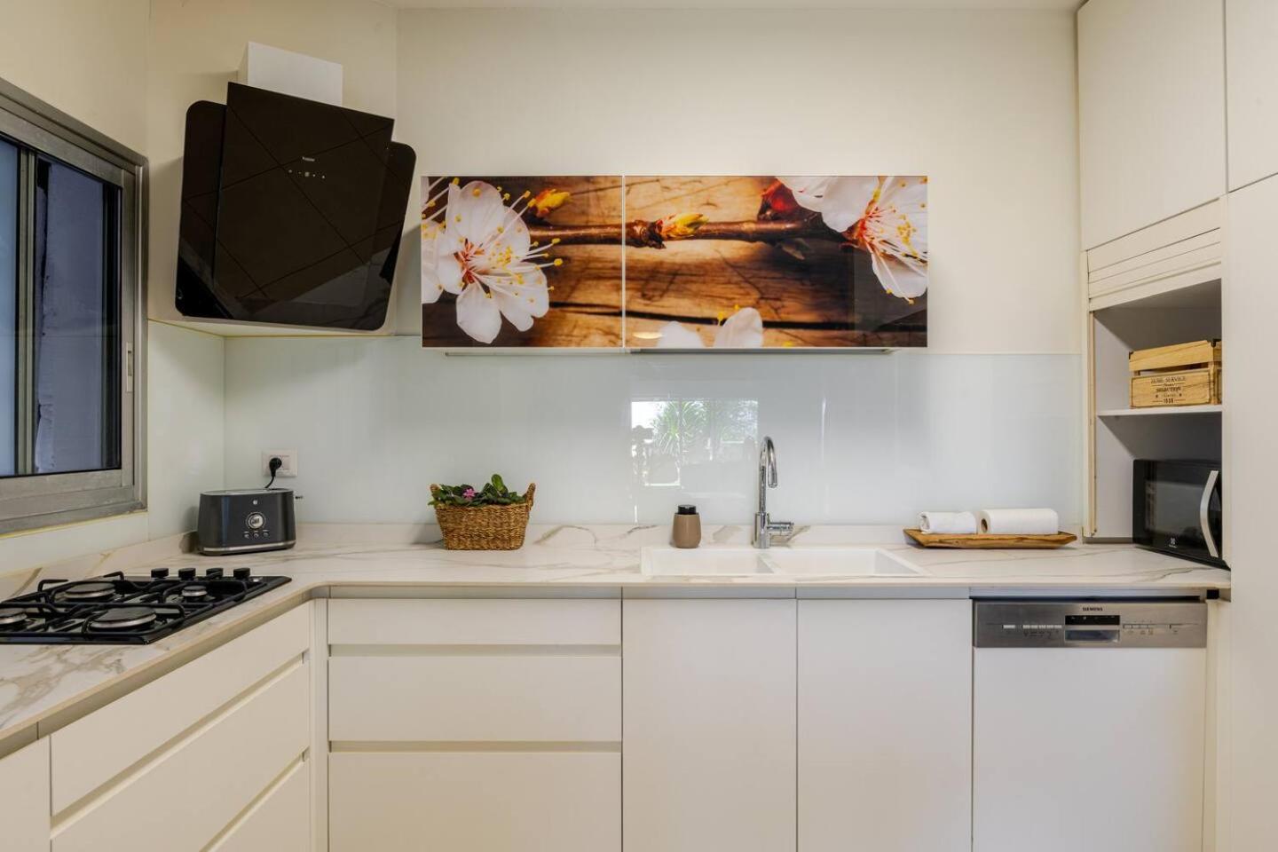 GW002 MAMAD Gugel Waves Amazing Seaview & Garden Family Apartments