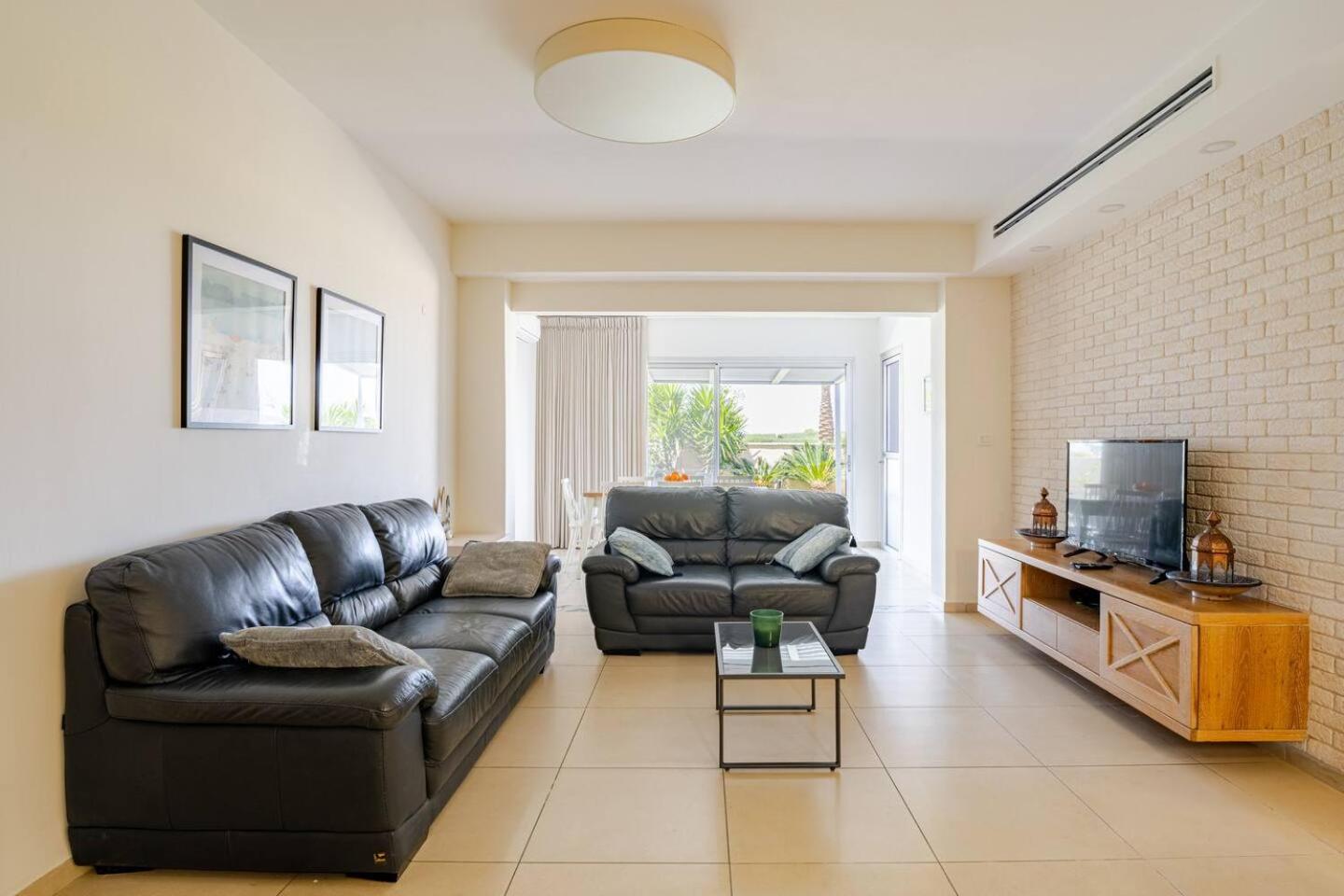 GW002 MAMAD Gugel Waves Amazing Seaview & Garden Family Apartments