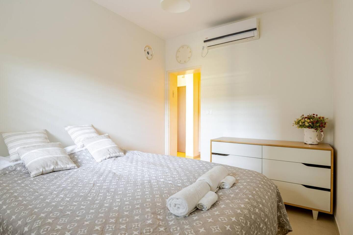 GW002 MAMAD Gugel Waves Amazing Seaview & Garden Family Apartments