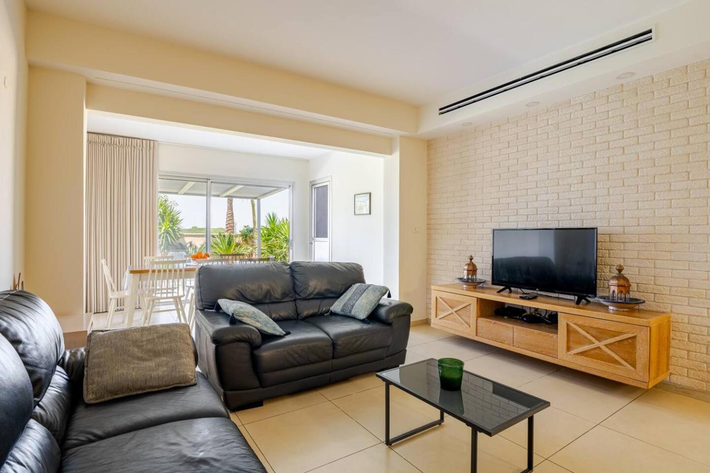 GW002 MAMAD Gugel Waves Amazing Seaview & Garden Family Apartments