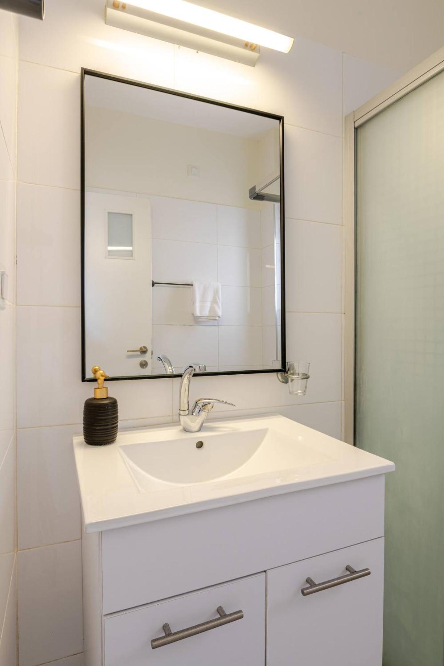 GW002 MAMAD Gugel Waves Amazing Seaview & Garden Family Apartments