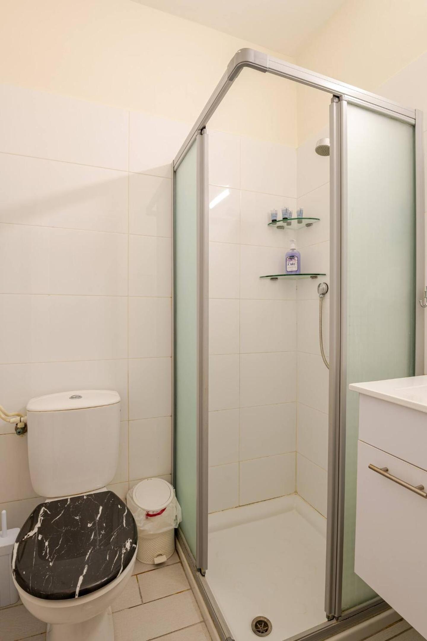 GW002 MAMAD Gugel Waves Amazing Seaview & Garden Family Apartments