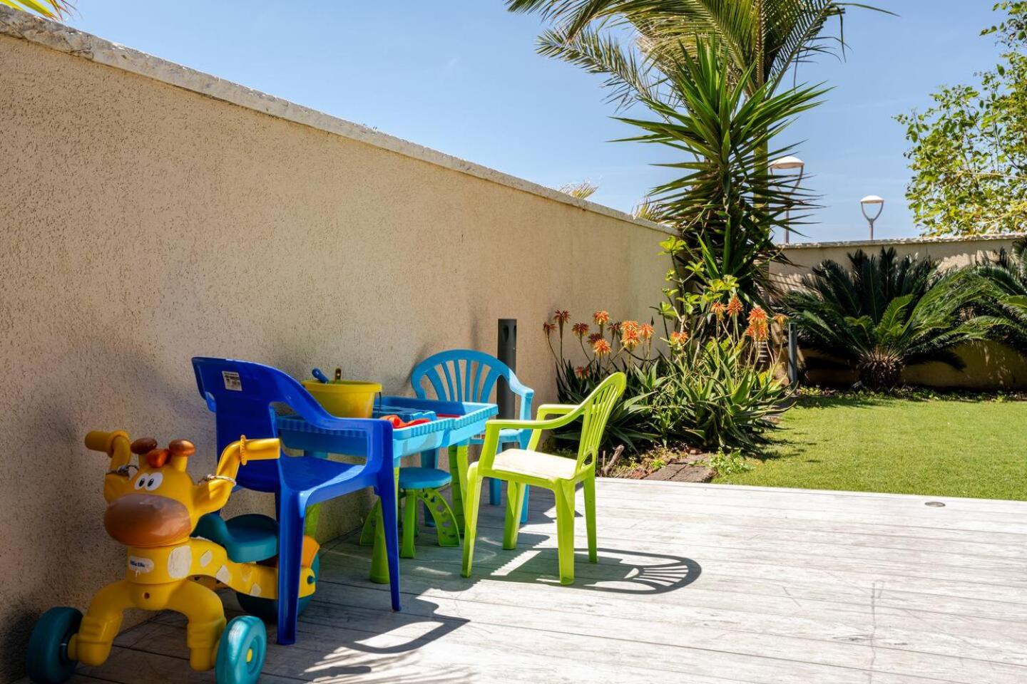 GW002 MAMAD Gugel Waves Amazing Seaview & Garden Family Apartments