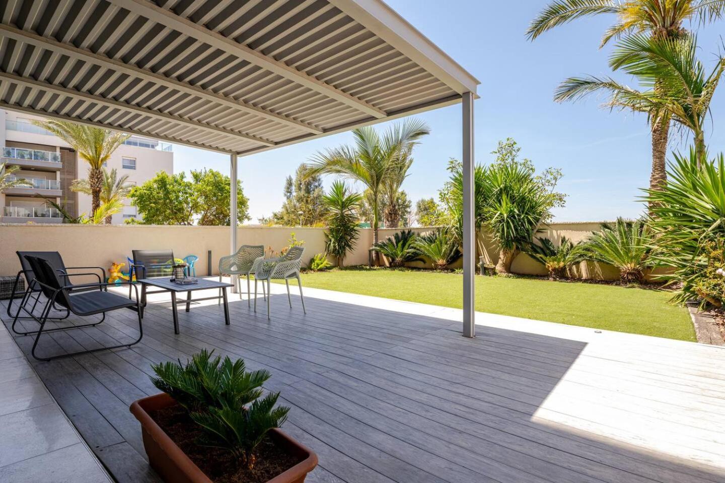 GW002 MAMAD Gugel Waves Amazing Seaview & Garden Family Apartments