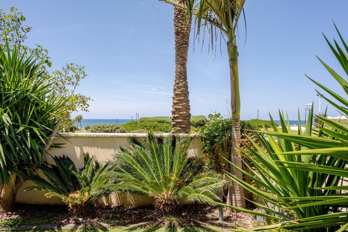 GW002 MAMAD Gugel Waves Amazing Seaview & Garden Family Apartments