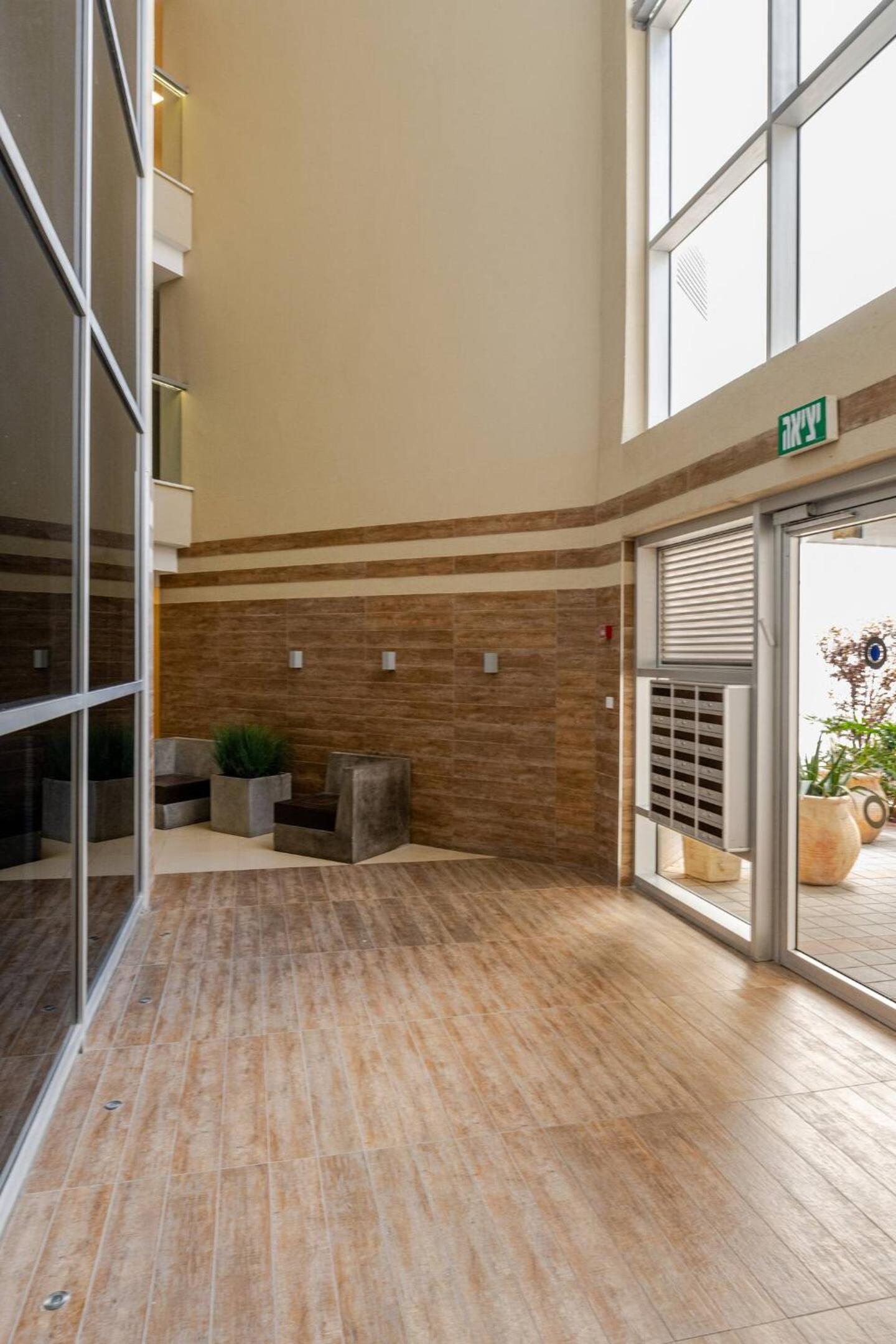 GW002 MAMAD Gugel Waves Amazing Seaview & Garden Family Apartments