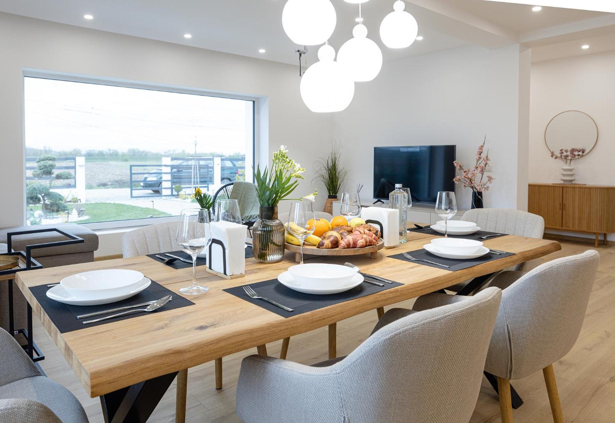 Amavi Homes With Garden