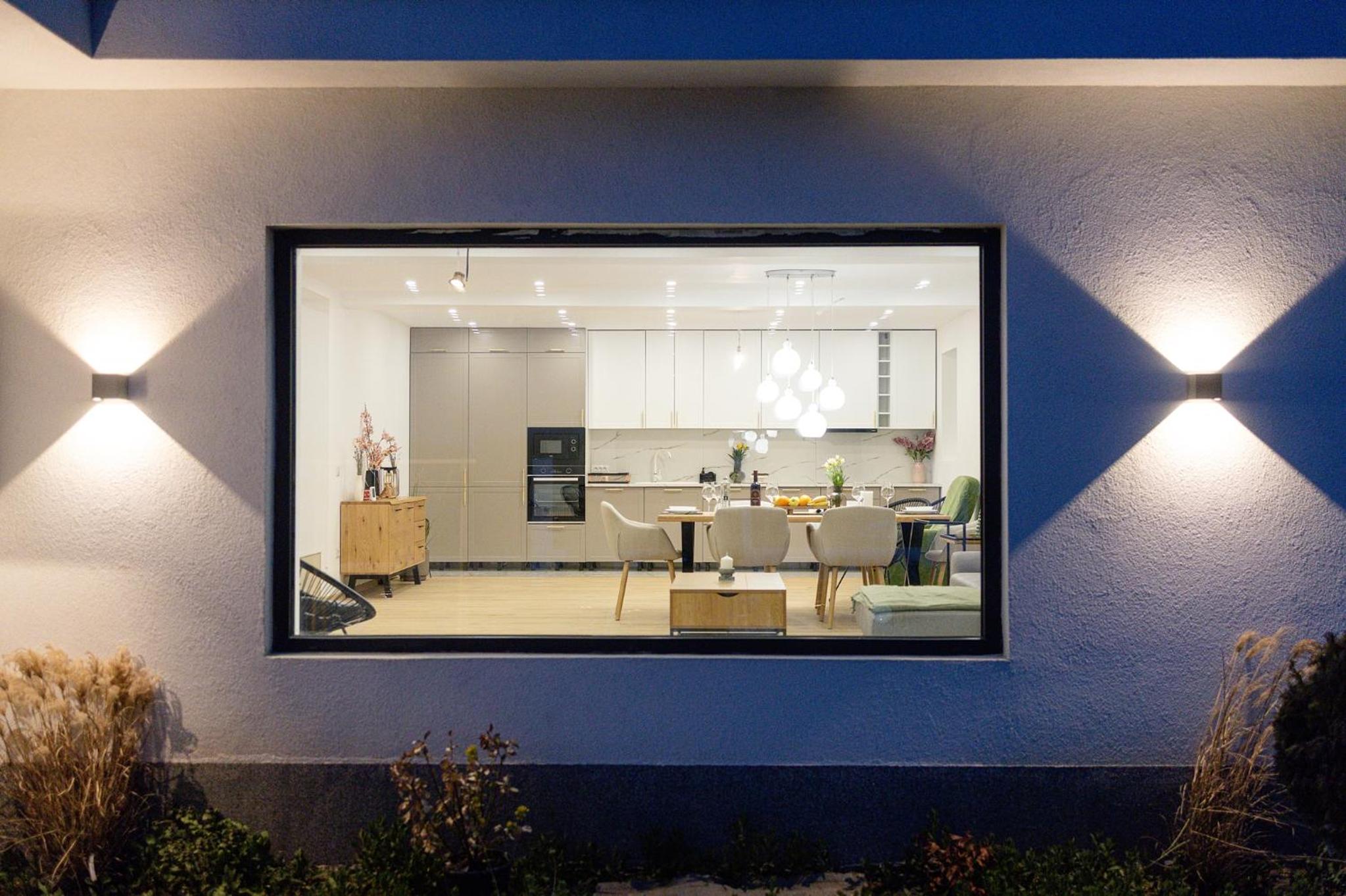 Amavi Homes With Garden