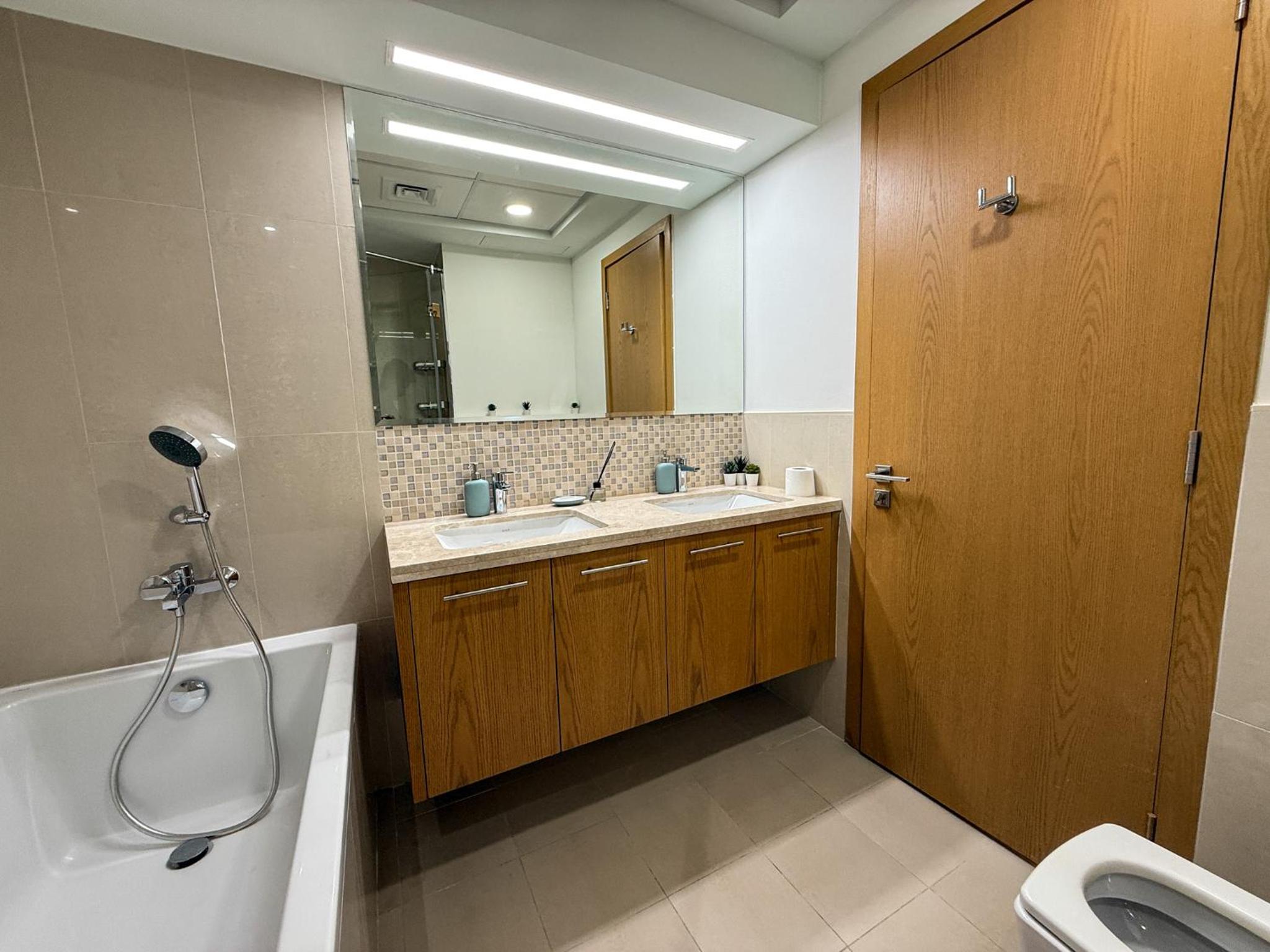 Luxury 2bdr apartment with Burj views & resort amenities