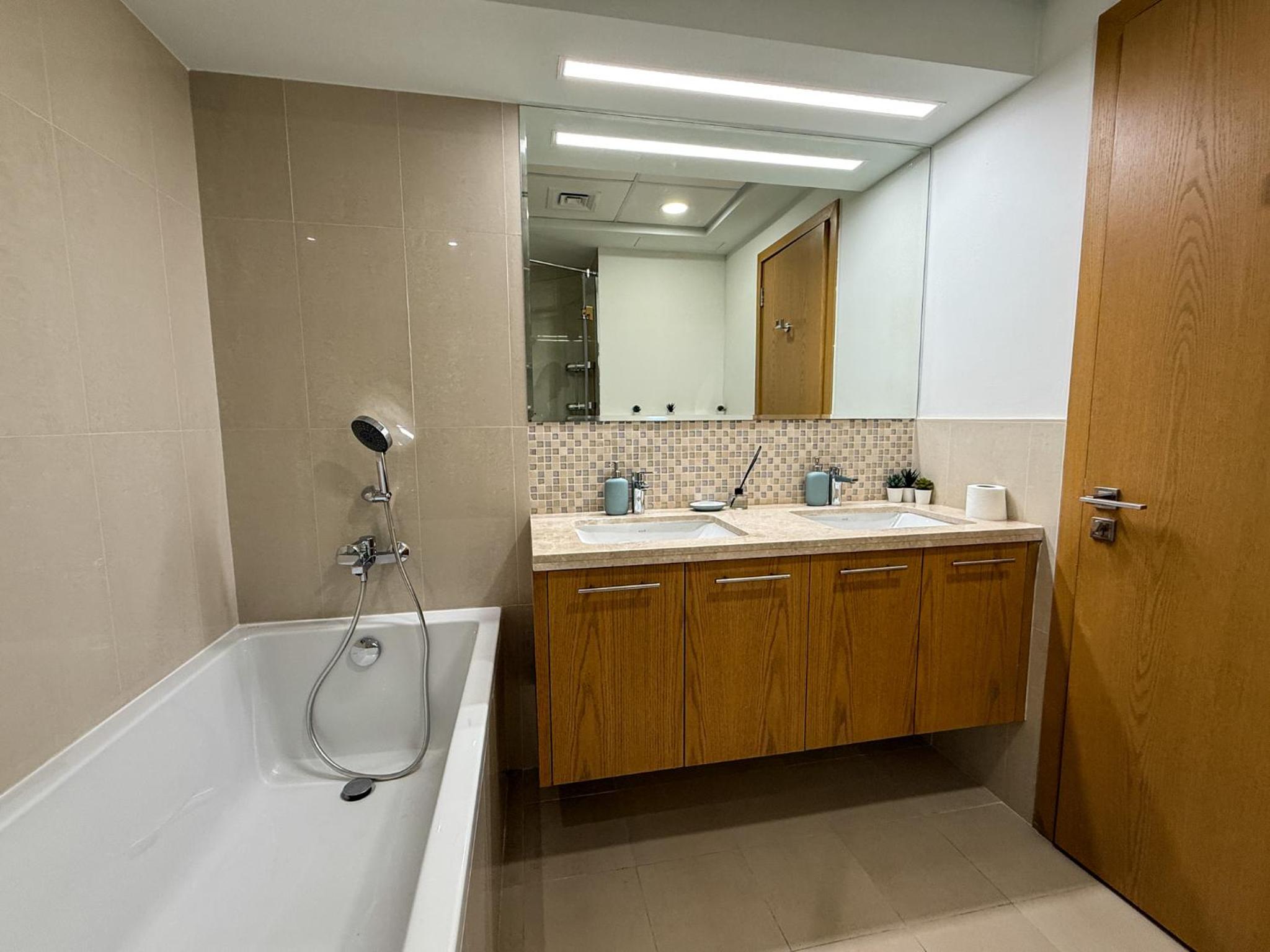 Luxury 2bdr apartment with Burj views & resort amenities