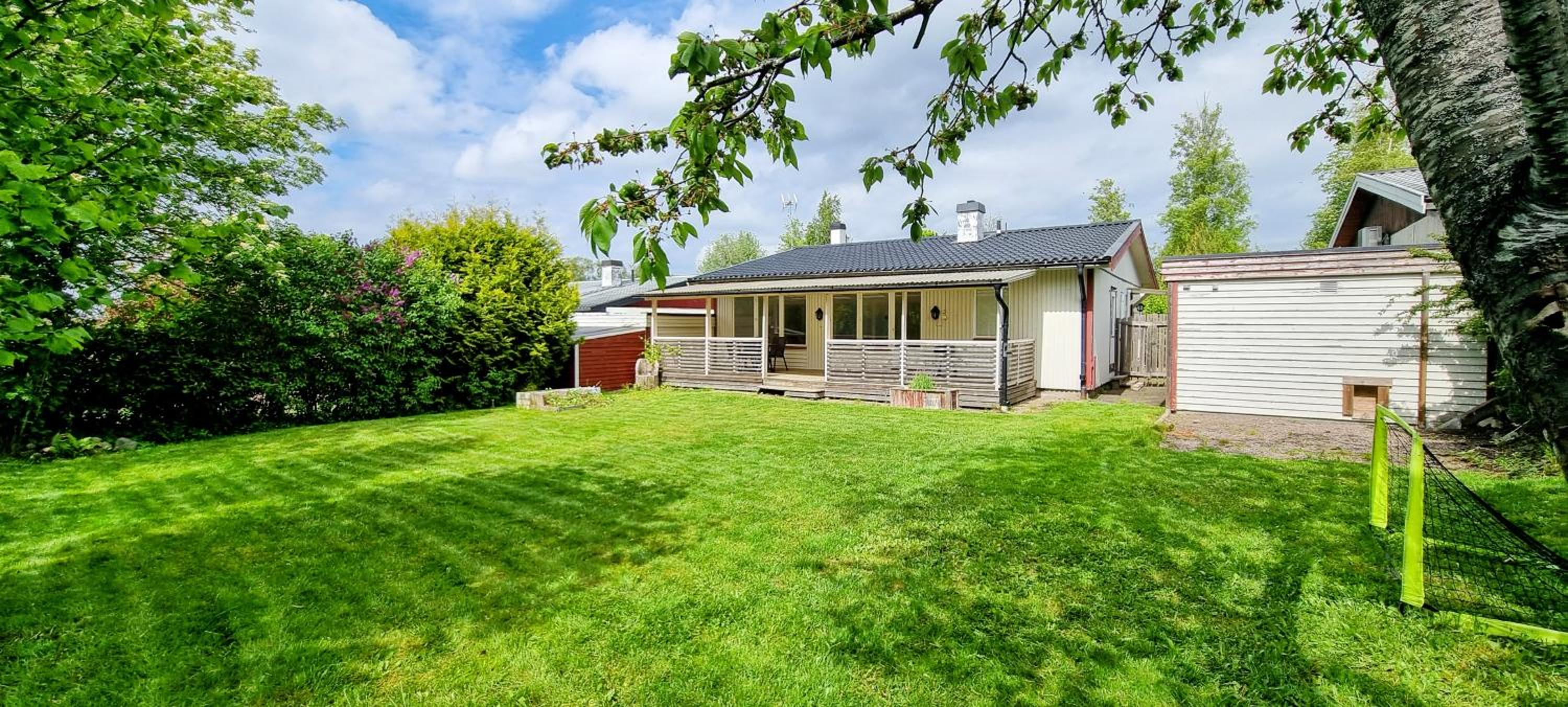 200m to Sweden's Largest Lake - 3BR House & BBQ