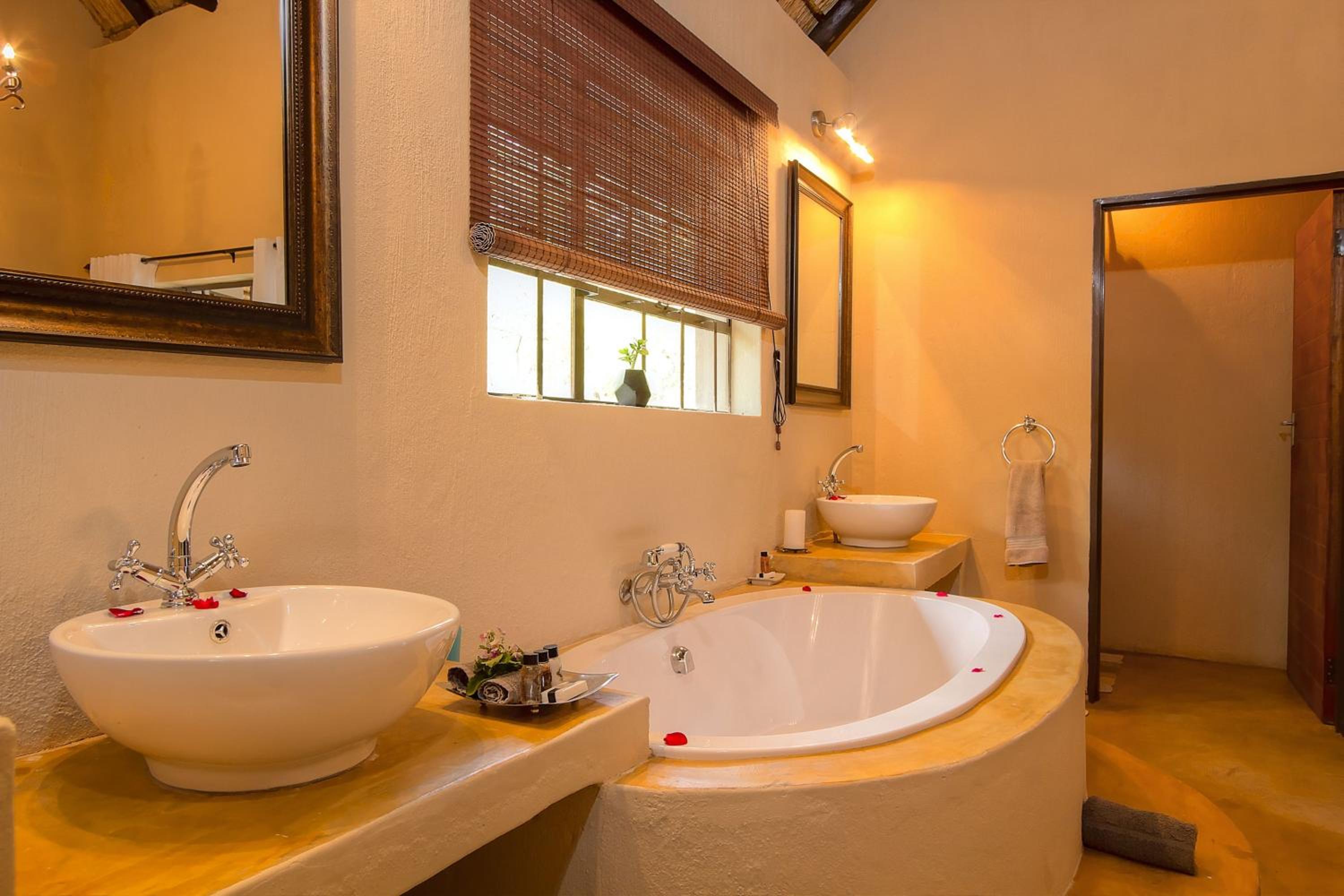 Mvuradona Safari Lodge
