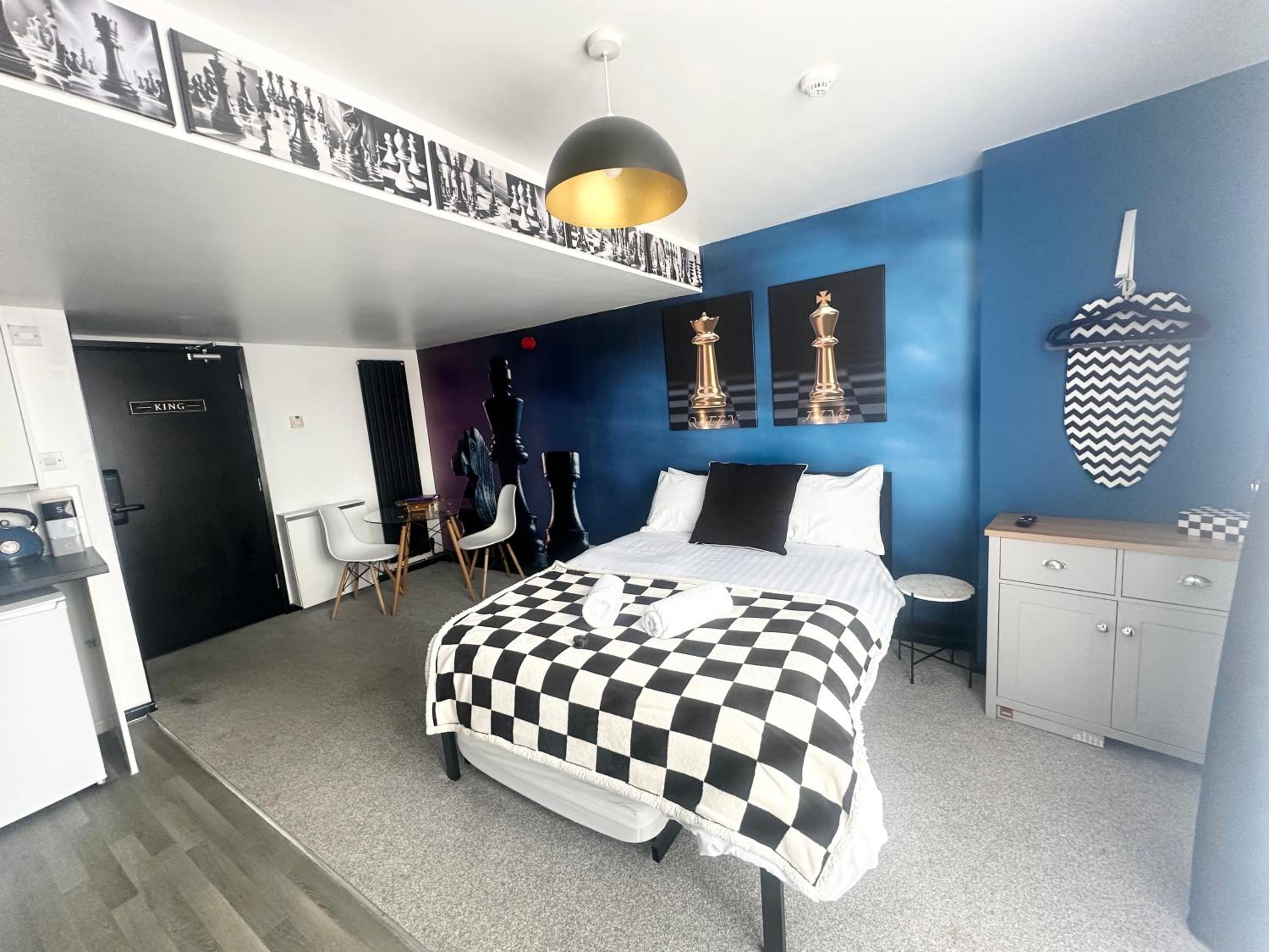 The Board Games Apartments - Brought to you by Coastline Retreats - Themed town centre apartments ALL WITH LUXURY 2 PERSON JACUZZI BATHS - 5 mins walk to t