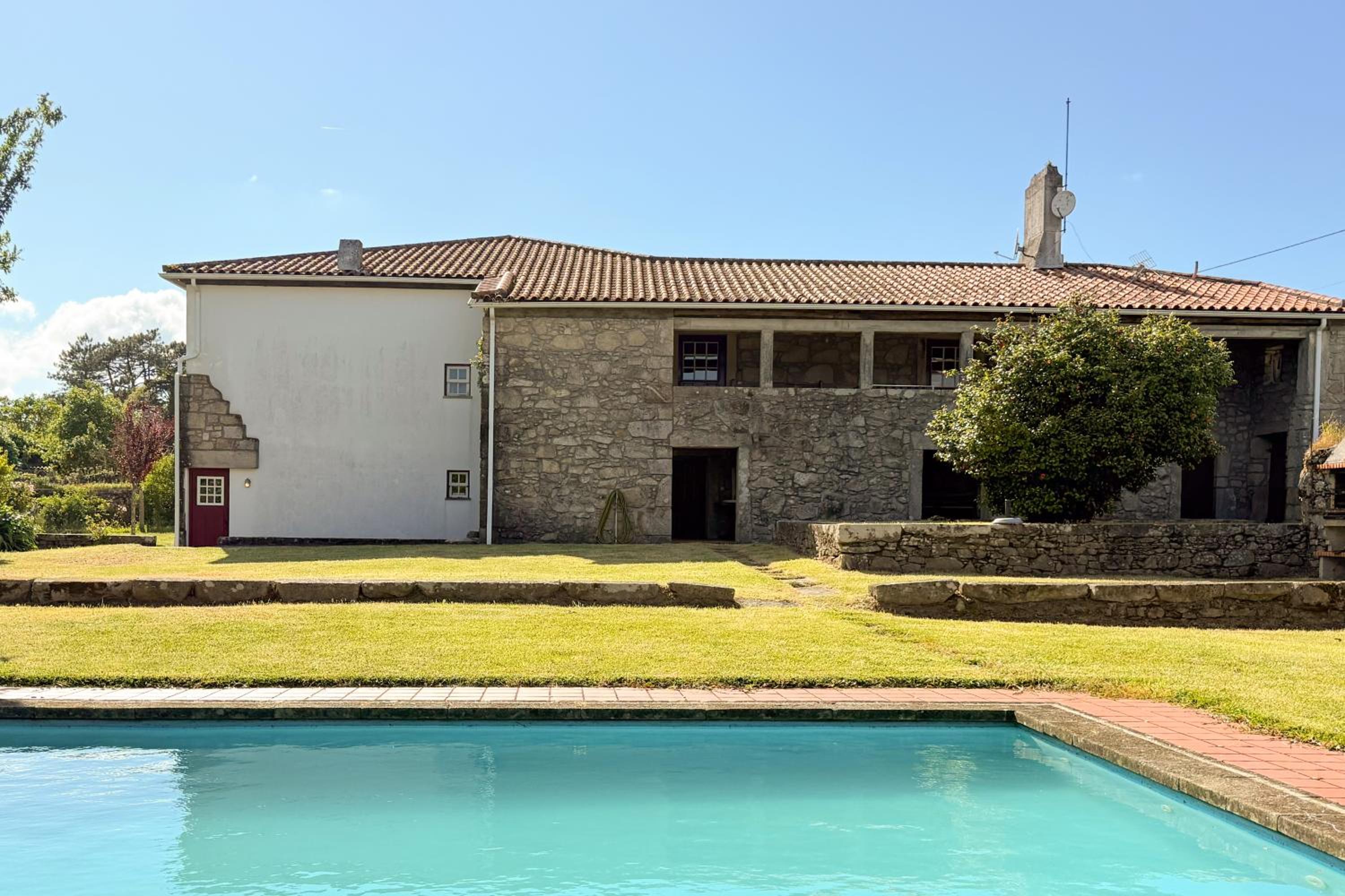 Casa das Pintoras Garden and Pool