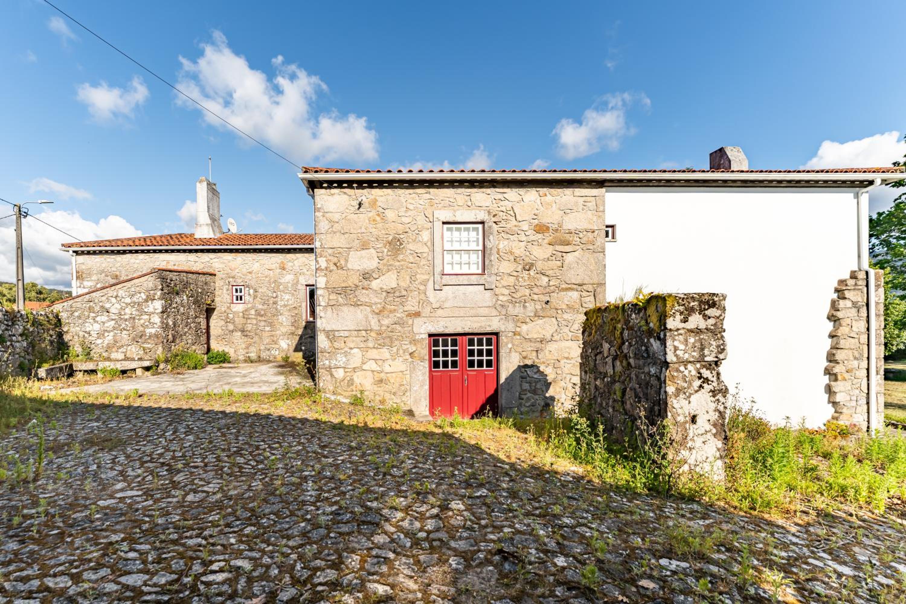Casa das Pintoras Garden and Pool