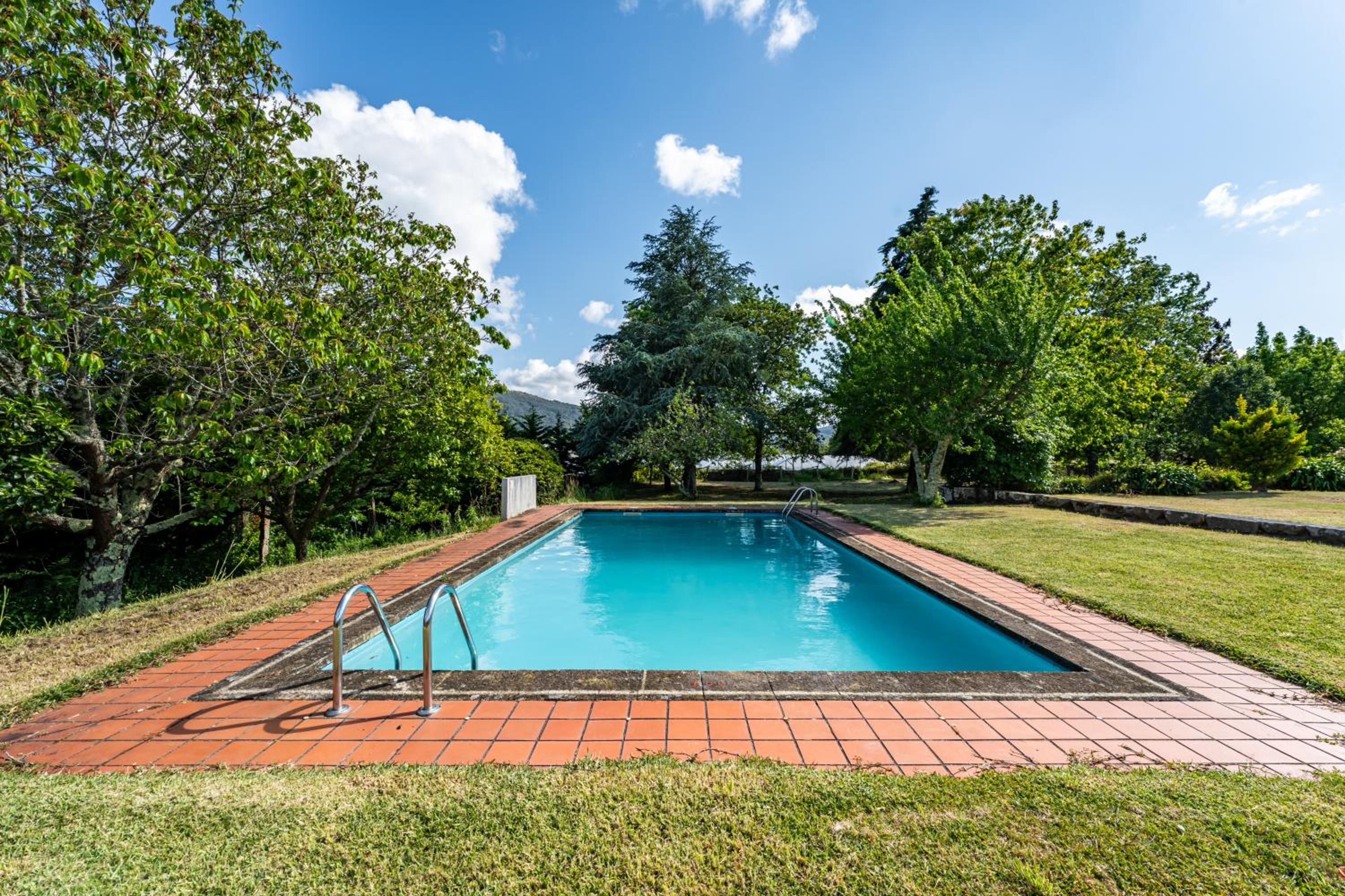Casa das Pintoras Garden and Pool