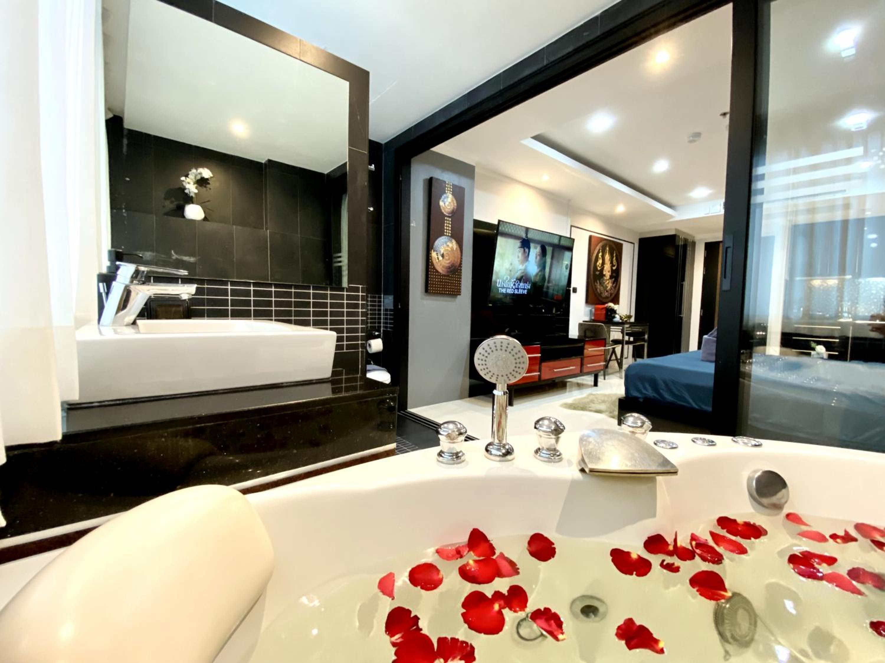 Patong - Studio Condo - Absolute Bangla Unit