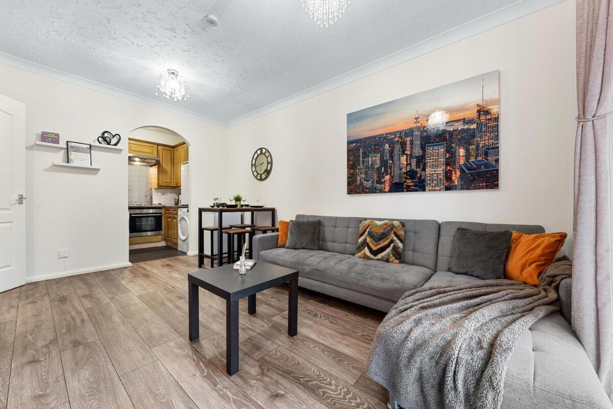 Bright modern Flat near tower bridge