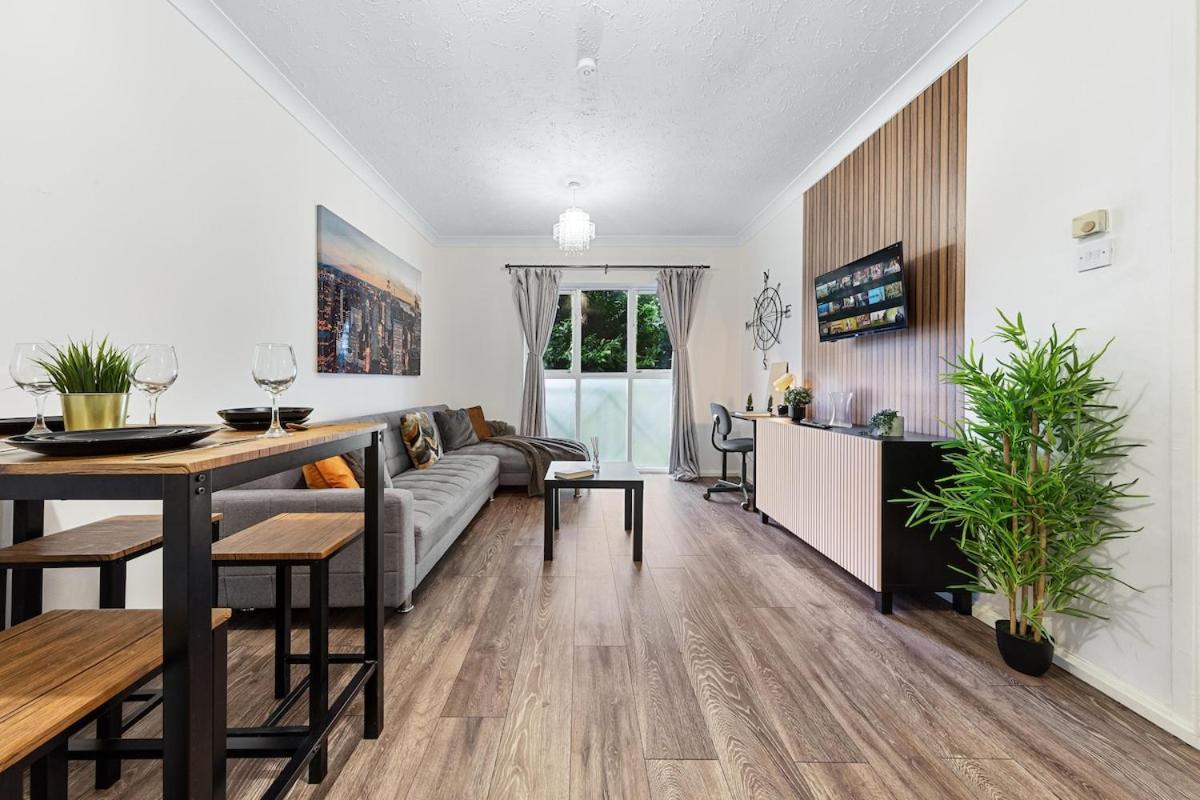 Bright modern Flat near tower bridge