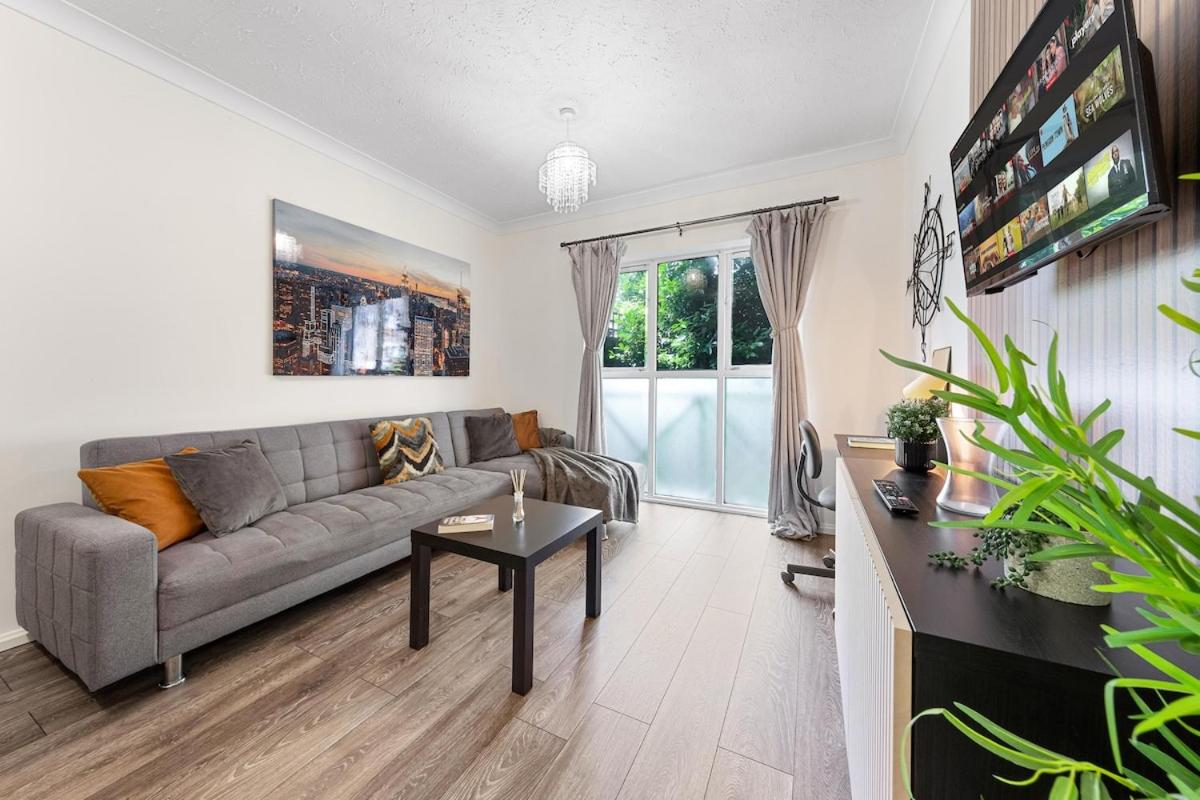 Bright modern Flat near tower bridge