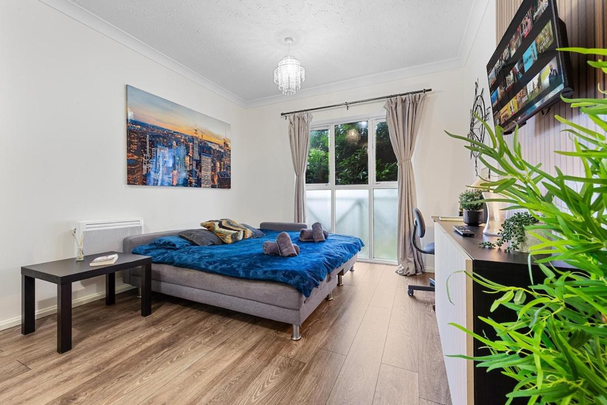 Bright modern Flat near tower bridge