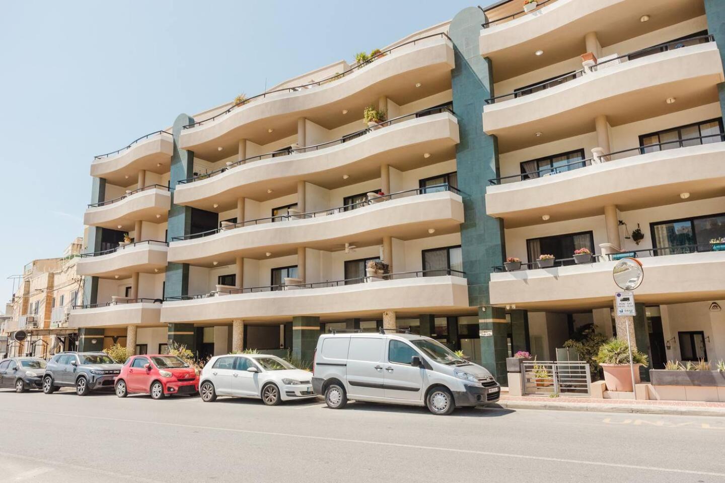 Ghadira Bay 3BED right next to beach! by Homely