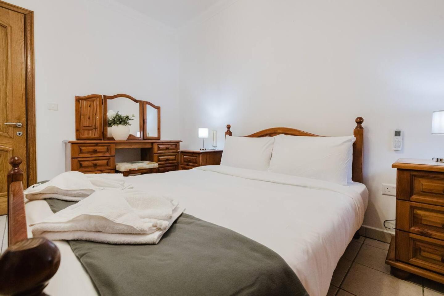 Ghadira Bay 3BED right next to beach! by Homely